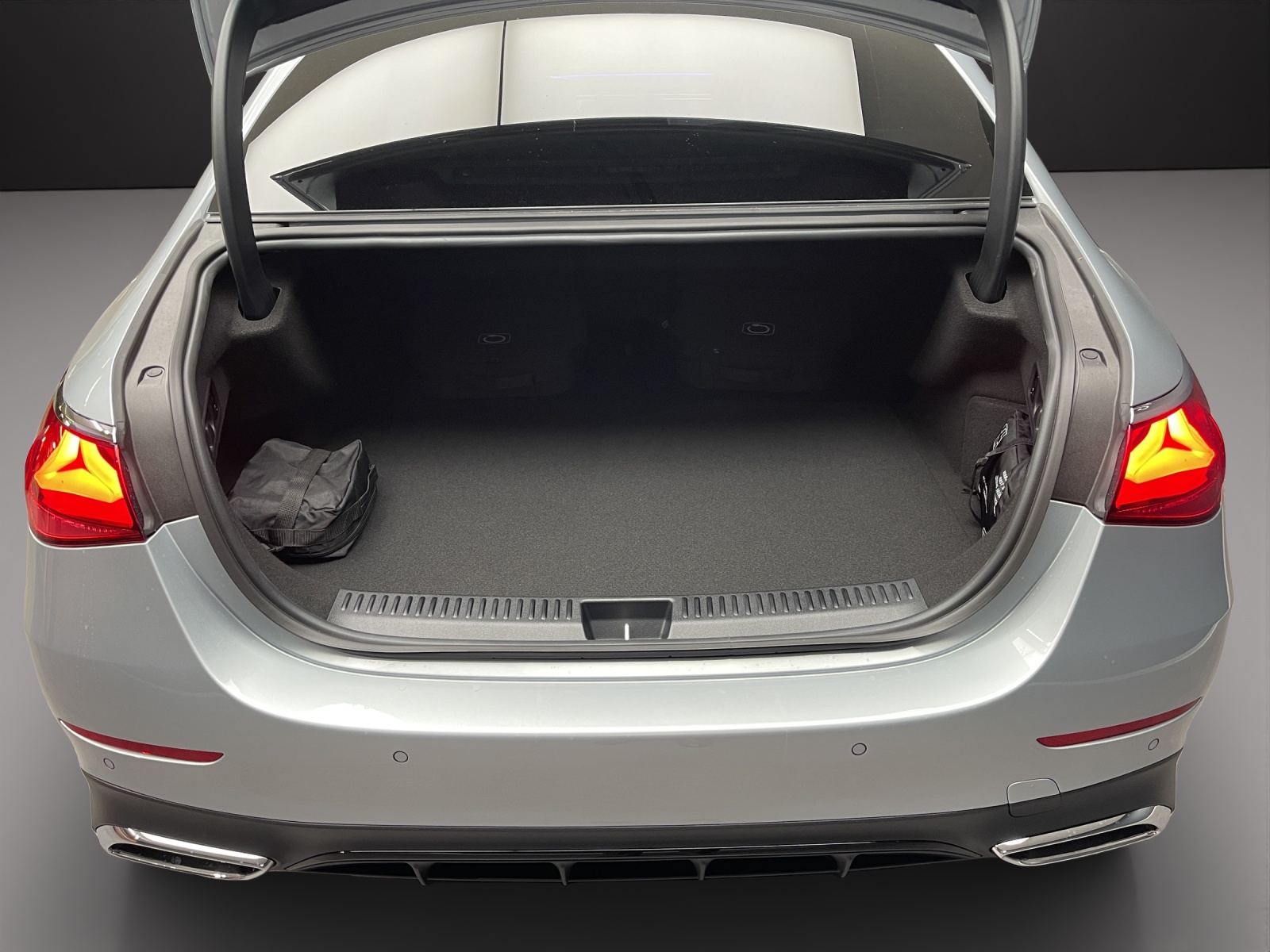 MERCEDES-BENZ E 400 e 4Matic 9G-Tronic-image-5