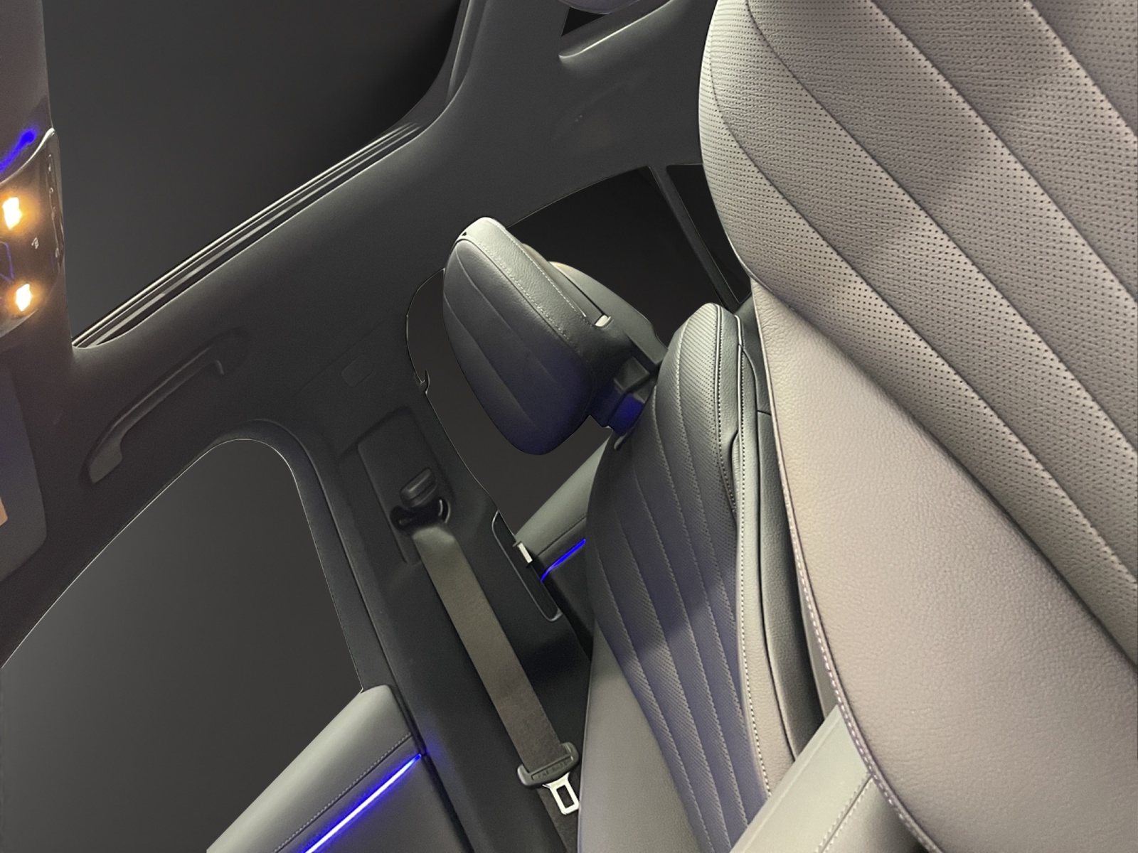 MERCEDES-BENZ E 400 e 4Matic 9G-Tronic-image-11