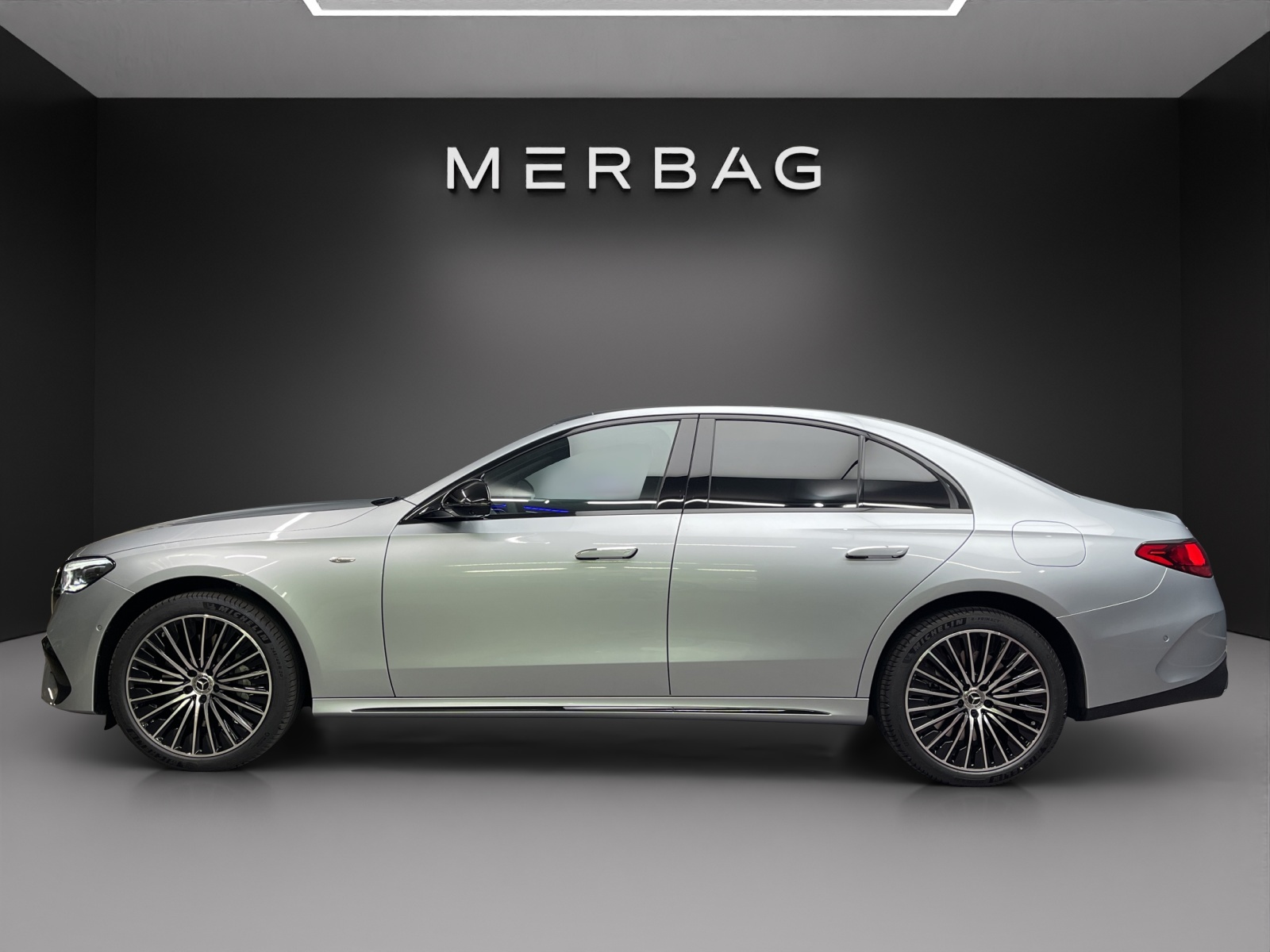 MERCEDES-BENZ E 400 e 4Matic 9G-Tronic-image-2