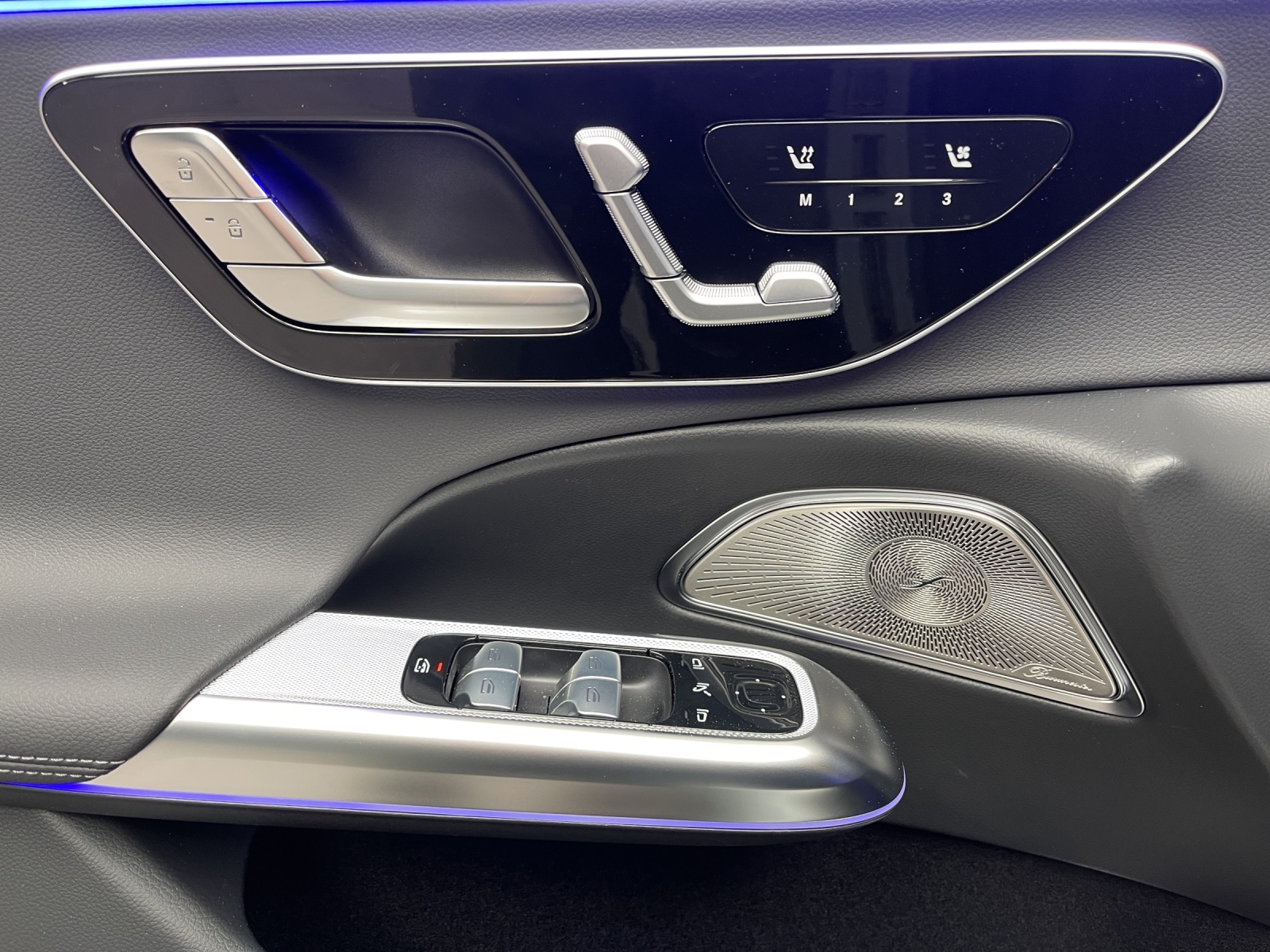 MERCEDES-BENZ E 400 e 4Matic 9G-Tronic-image-12