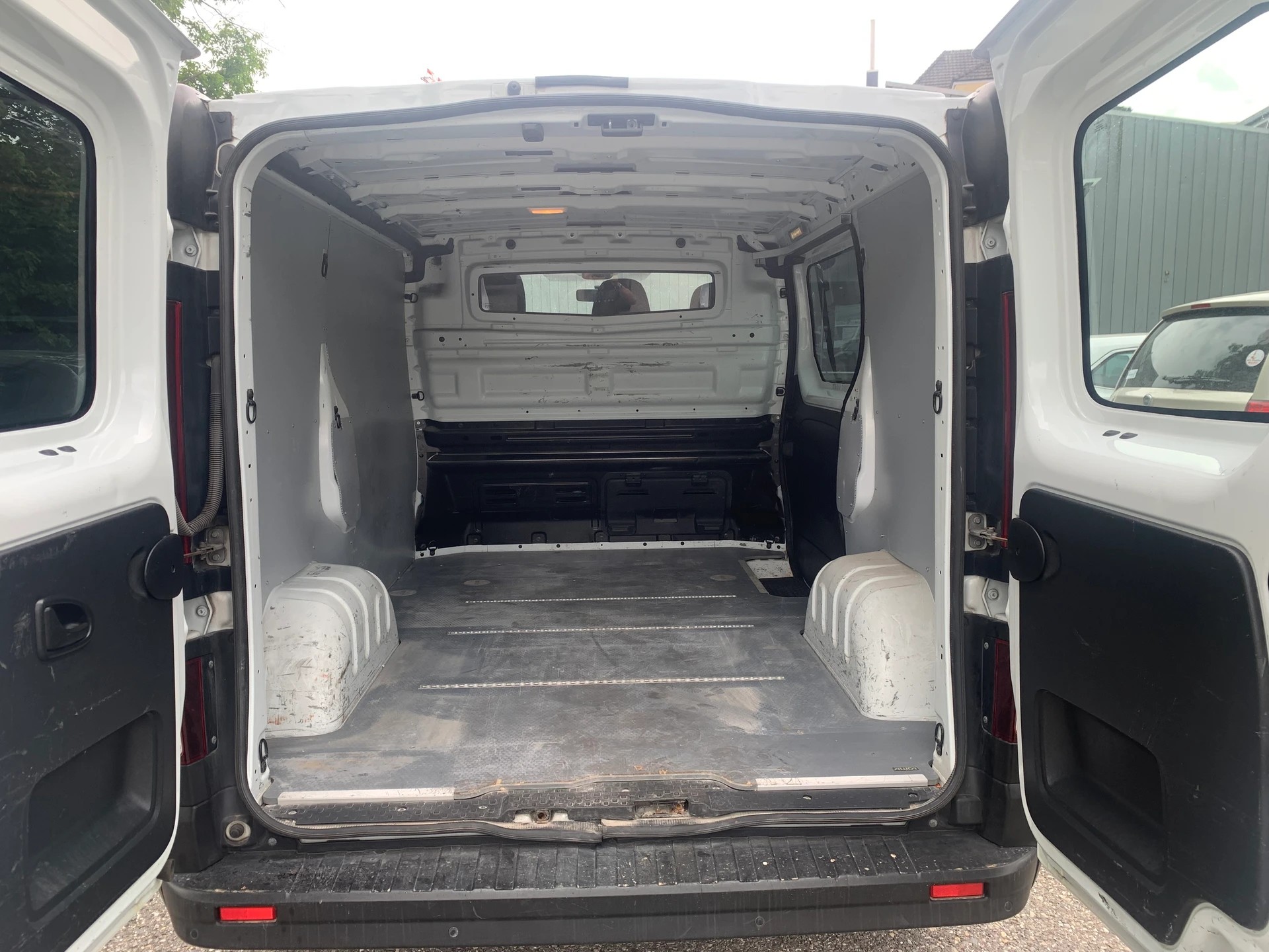 RENAULT Trafic 1.6 ENERGY TwinT. dCi125 2.9t Busin. L1H1 * 03x Sitze ** Klimaanlage ** Frisch Ab MFK*-image-9