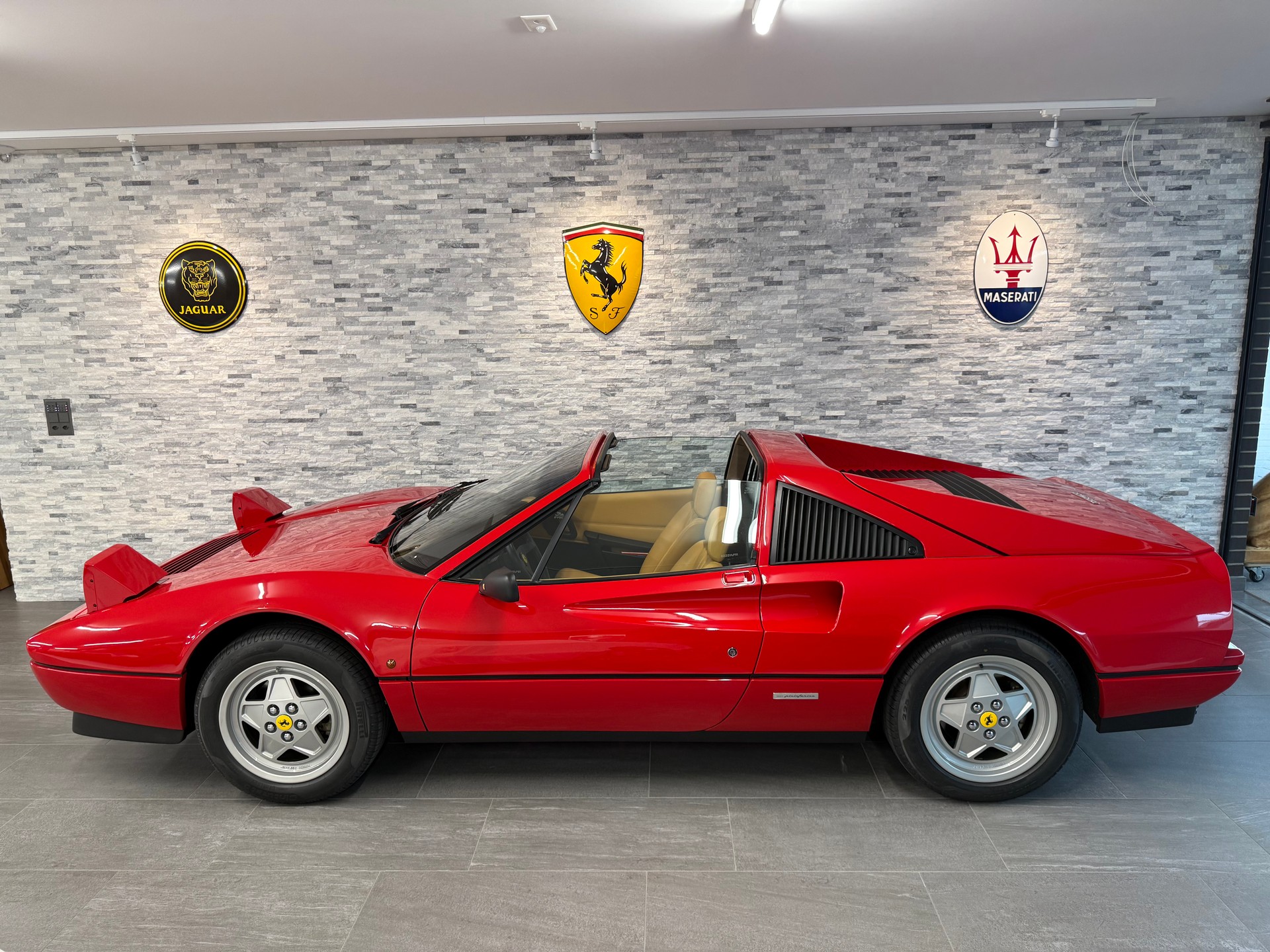 FERRARI GTS-image-4