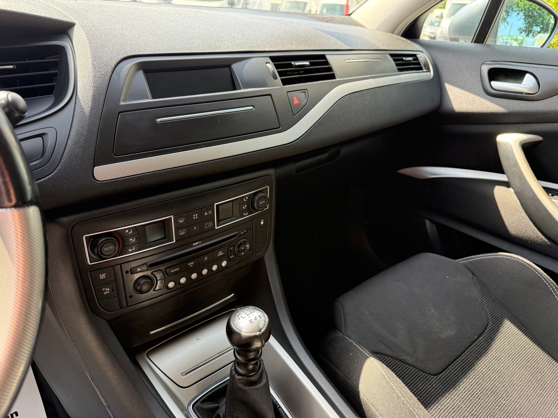 CITROEN C5 Tourer 2.2 HDi Dynamique+-image-12