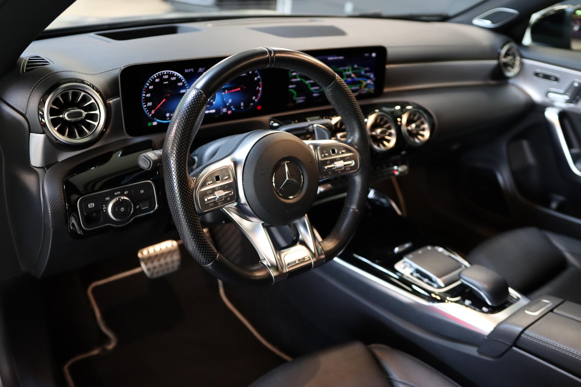 MERCEDES-BENZ CLA 35 AMG 4matic Shooting Brake-image-11