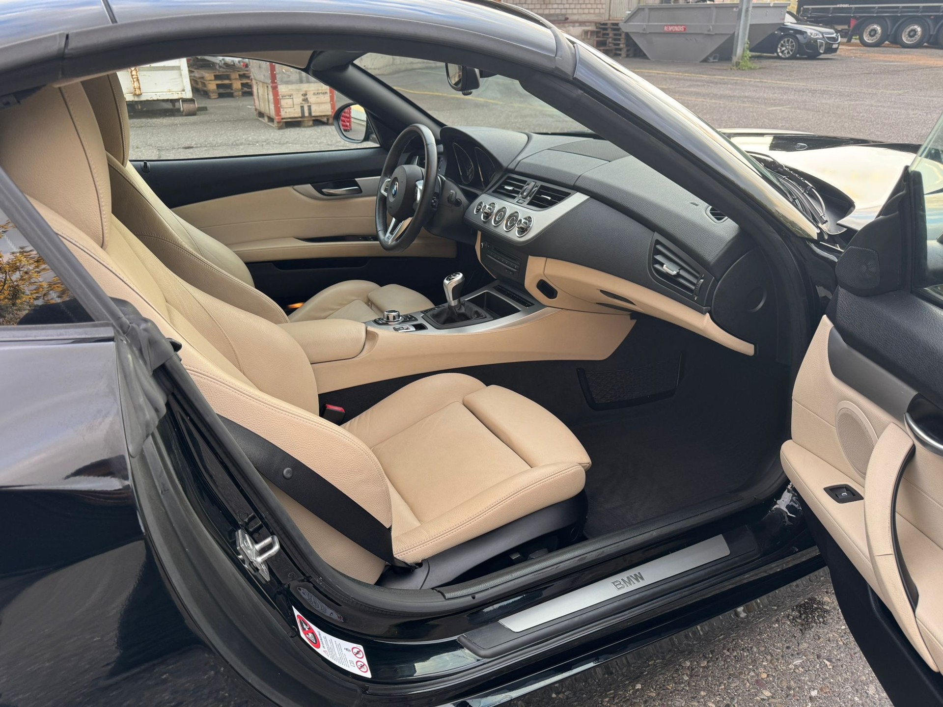 BMW Z4 sDrive35i-image-16