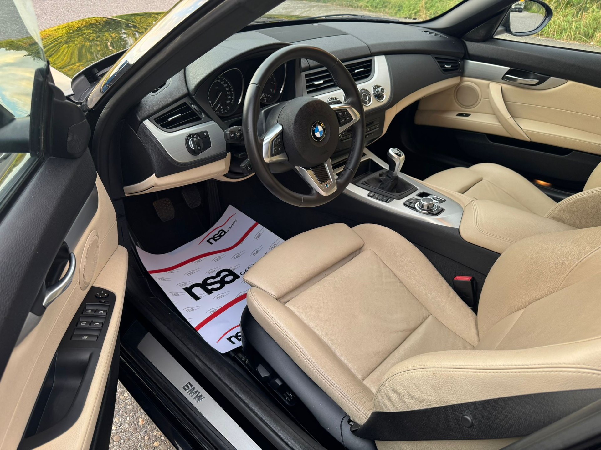 BMW Z4 sDrive35i-image-15
