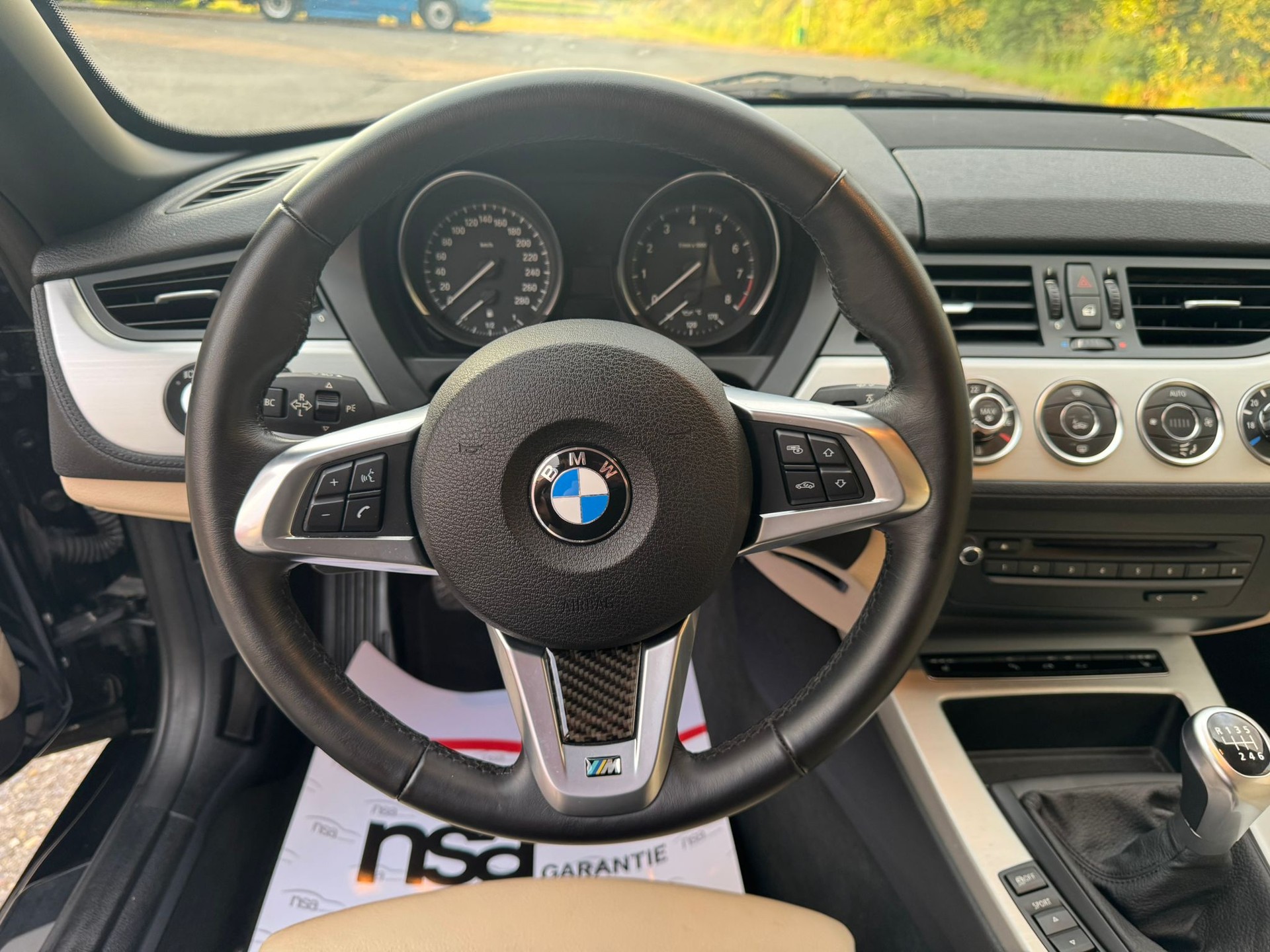 BMW Z4 sDrive35i-image-18