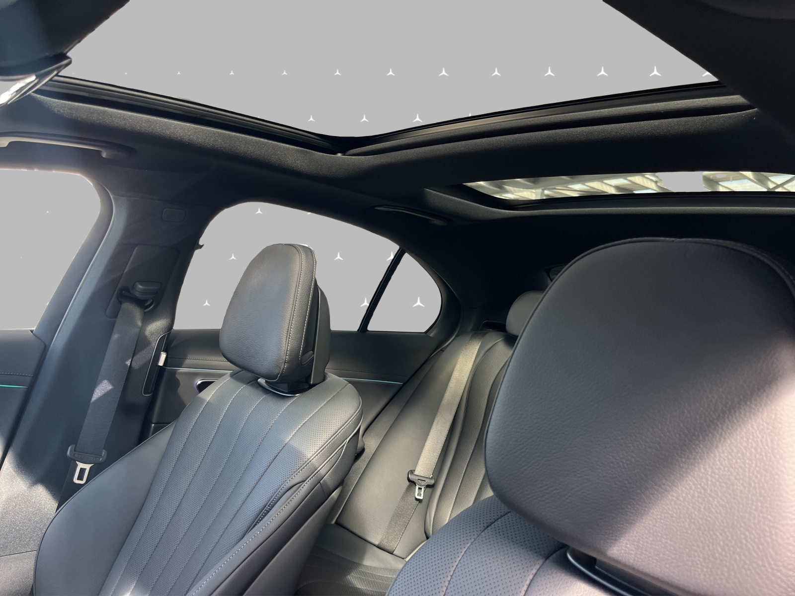 MERCEDES-BENZ E 220 d 4Matic 9G-Tronic-image-9