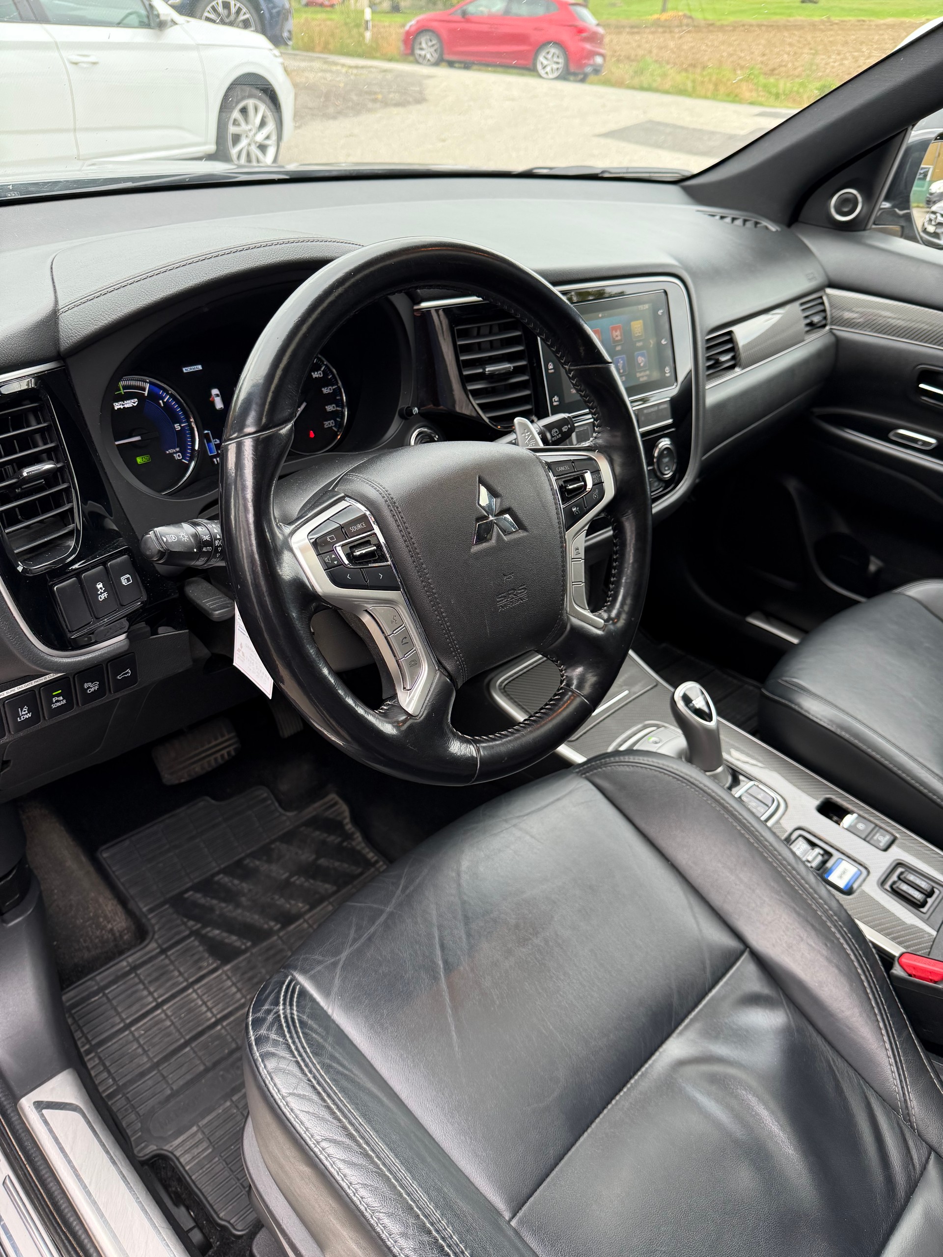 MITSUBISHI Outlander 2.4 PHEV Diamond 4WD Automatic-image-5