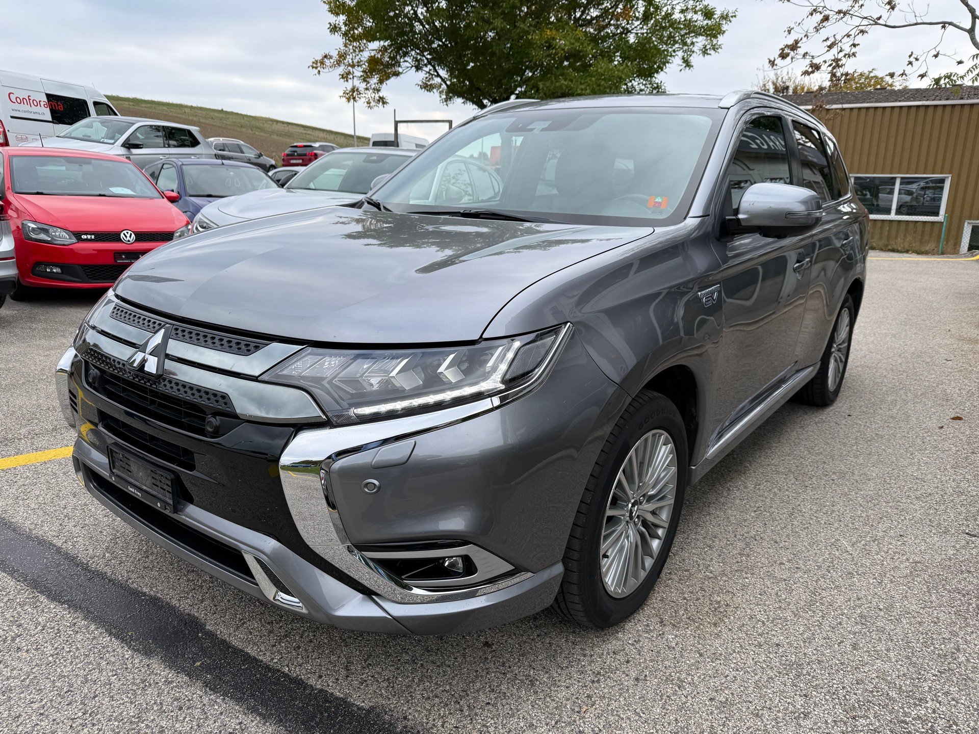 MITSUBISHI Outlander 2.4 PHEV Diamond 4WD Automatic-image-1