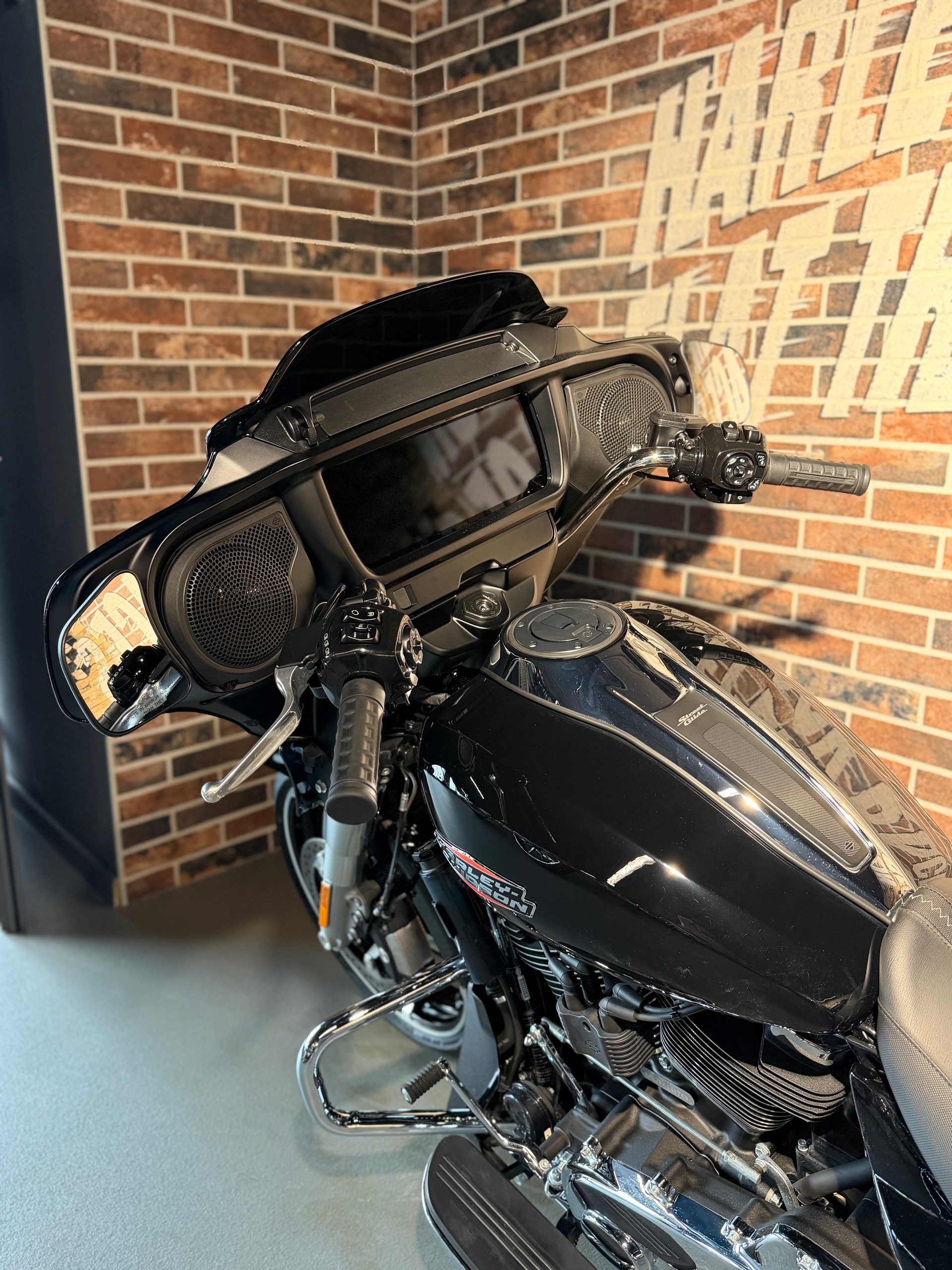 HARLEY-DAVIDSON FLHX Street Glide 117-showroom-element-3