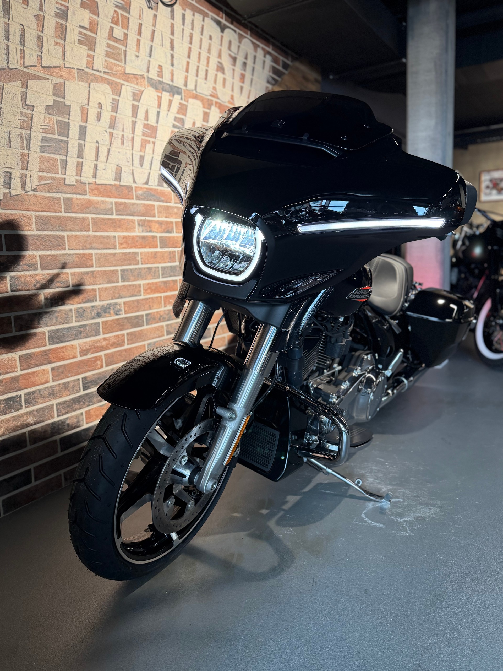 HARLEY-DAVIDSON FLHX Street Glide 117-showroom-element-1