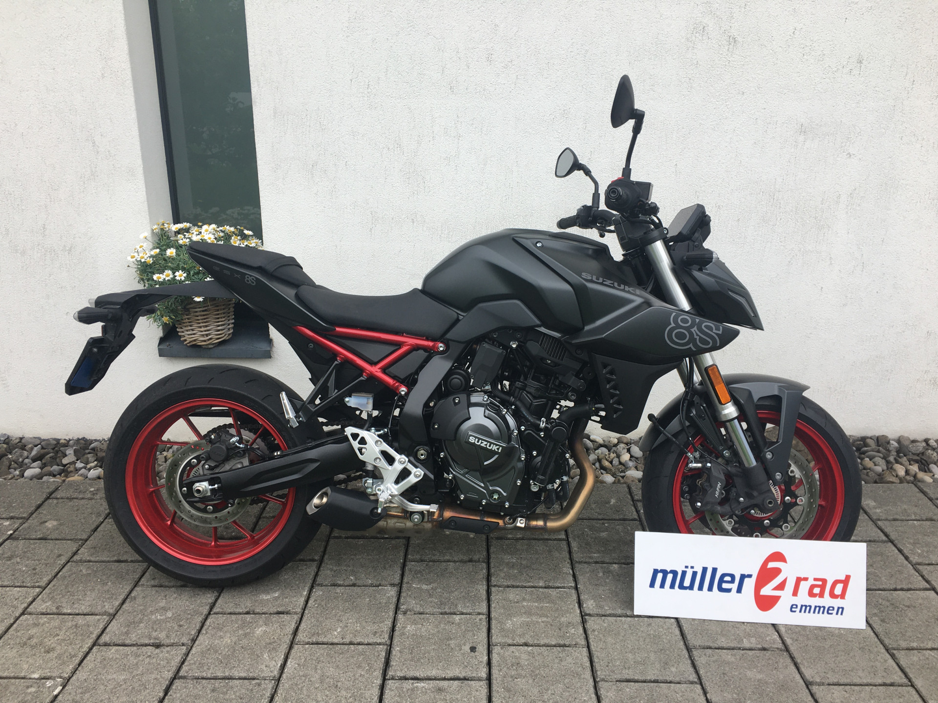SUZUKI GSX-8S