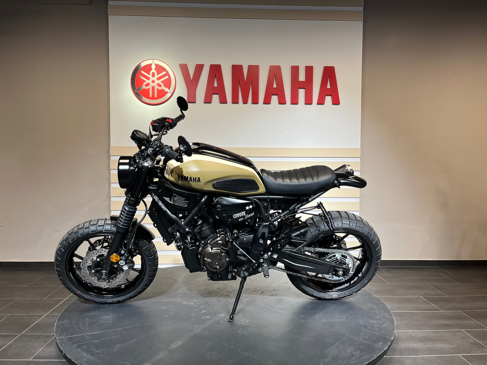 YAMAHA XSR 700 Coyote 2-showroom-element-3
