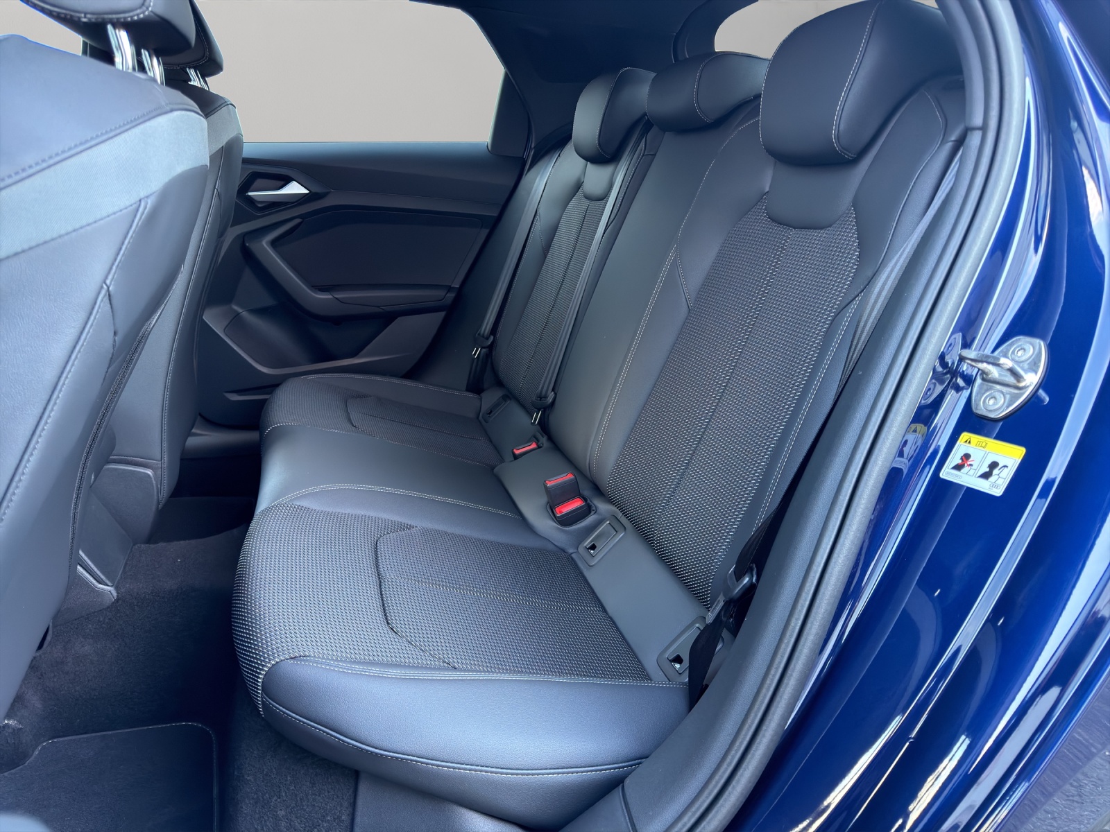 AUDI A1 Sportback 30 TFSI S Line Attraction S-tronic-image-9