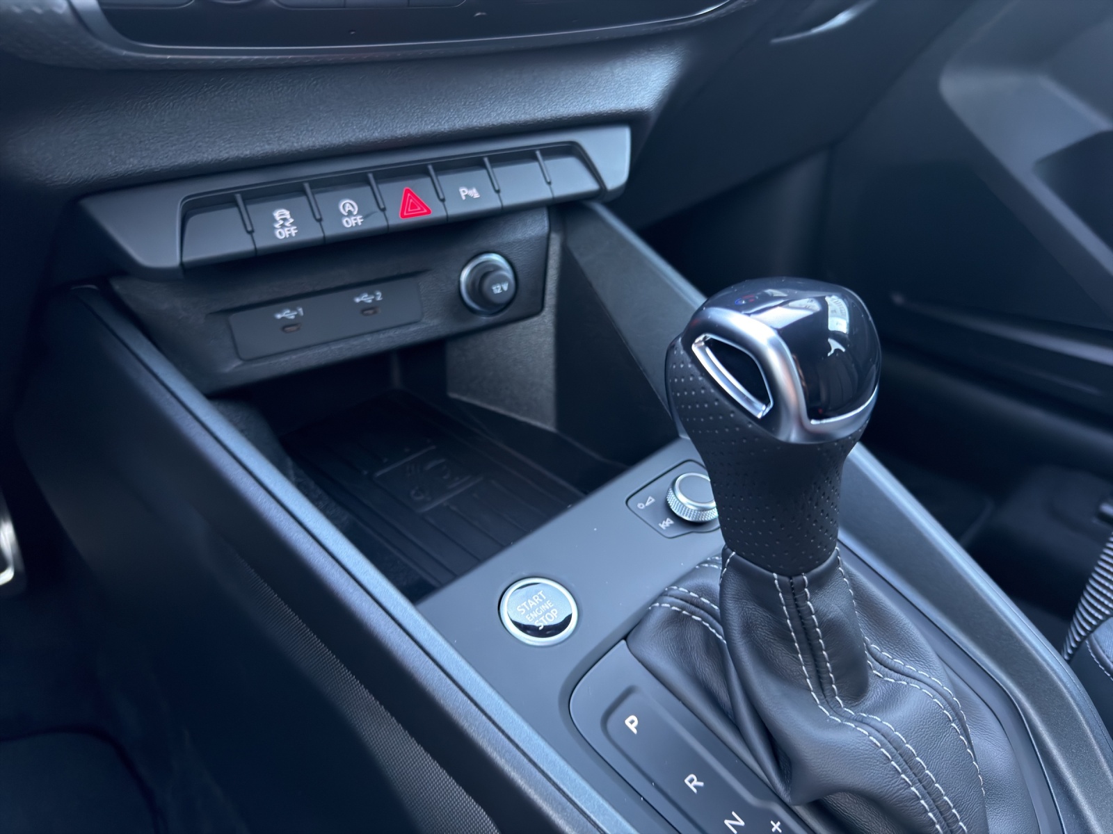 AUDI A1 Sportback 30 TFSI S Line Attraction S-tronic-image-14