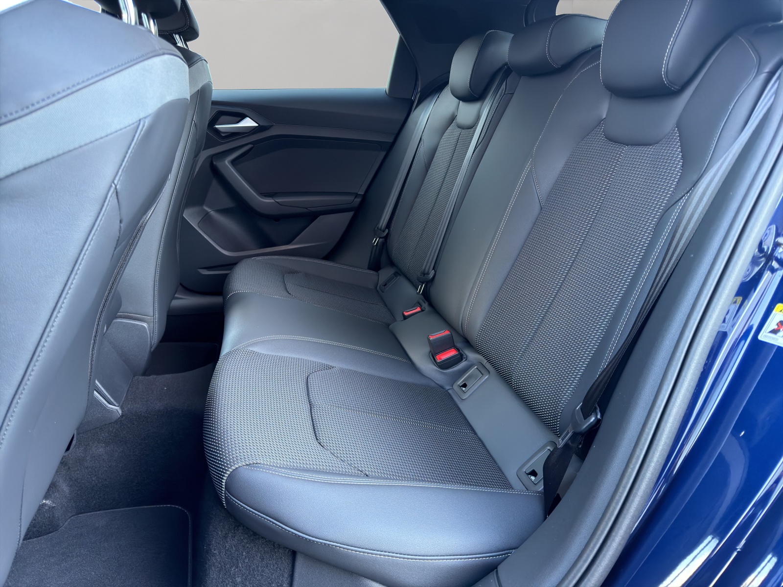 AUDI A1 Sportback 30 TFSI S Line Attraction S-tronic-image-13