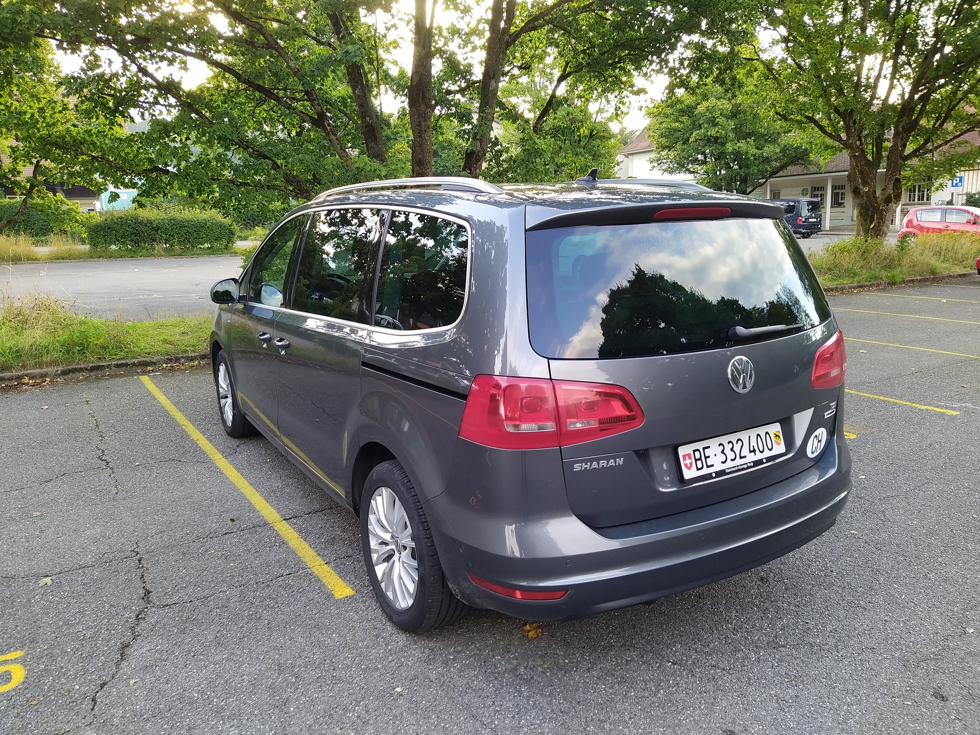 VW Sharan 1.4 TSI BlueMotion Technology Cup-image-2