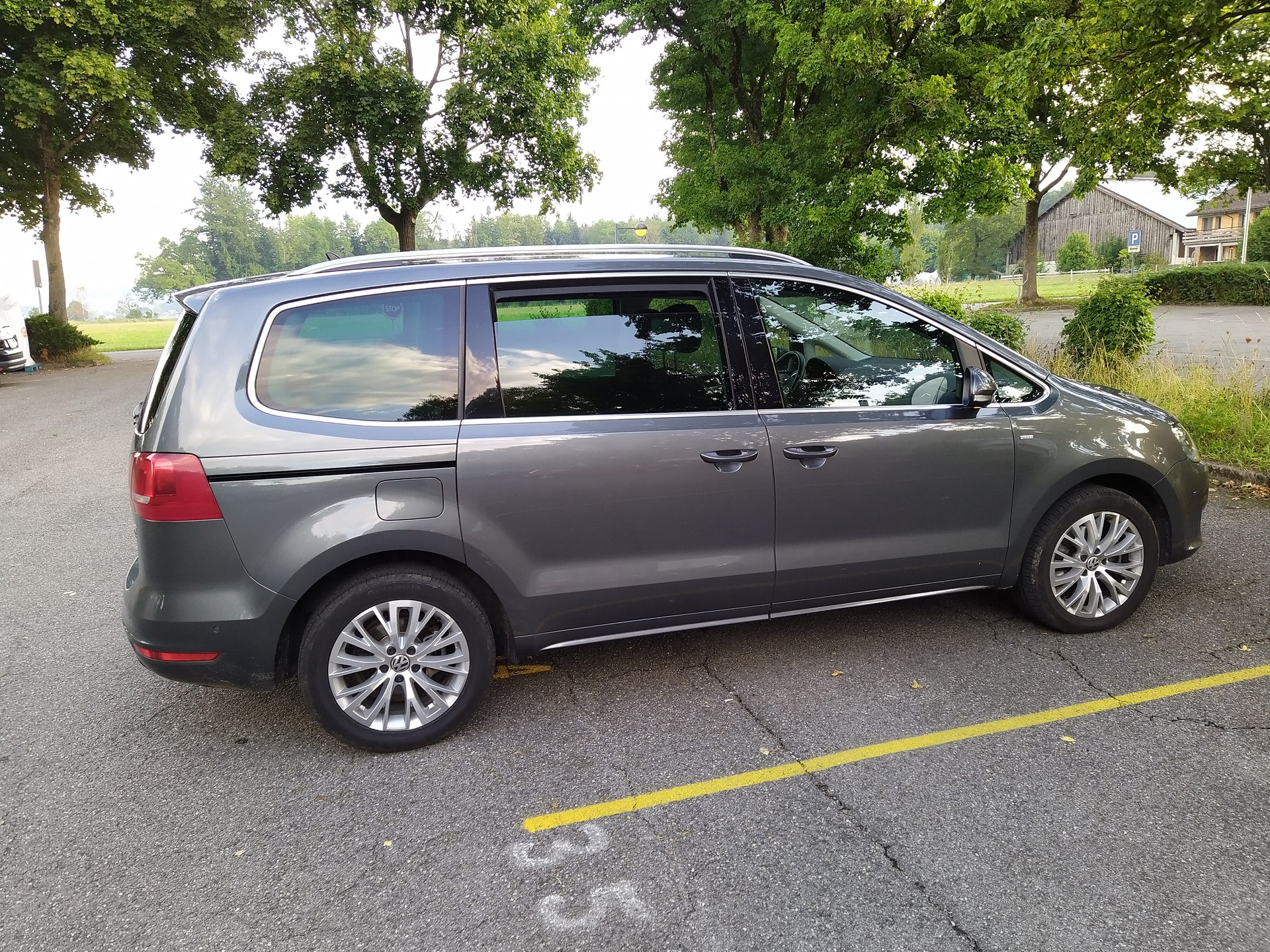 VW Sharan 1.4 TSI BlueMotion Technology Cup-image-1