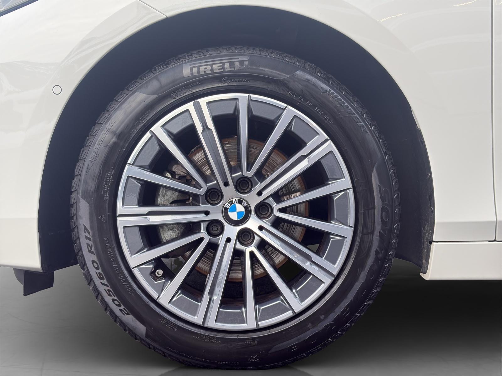 BMW 218i Active Tourer-image-18