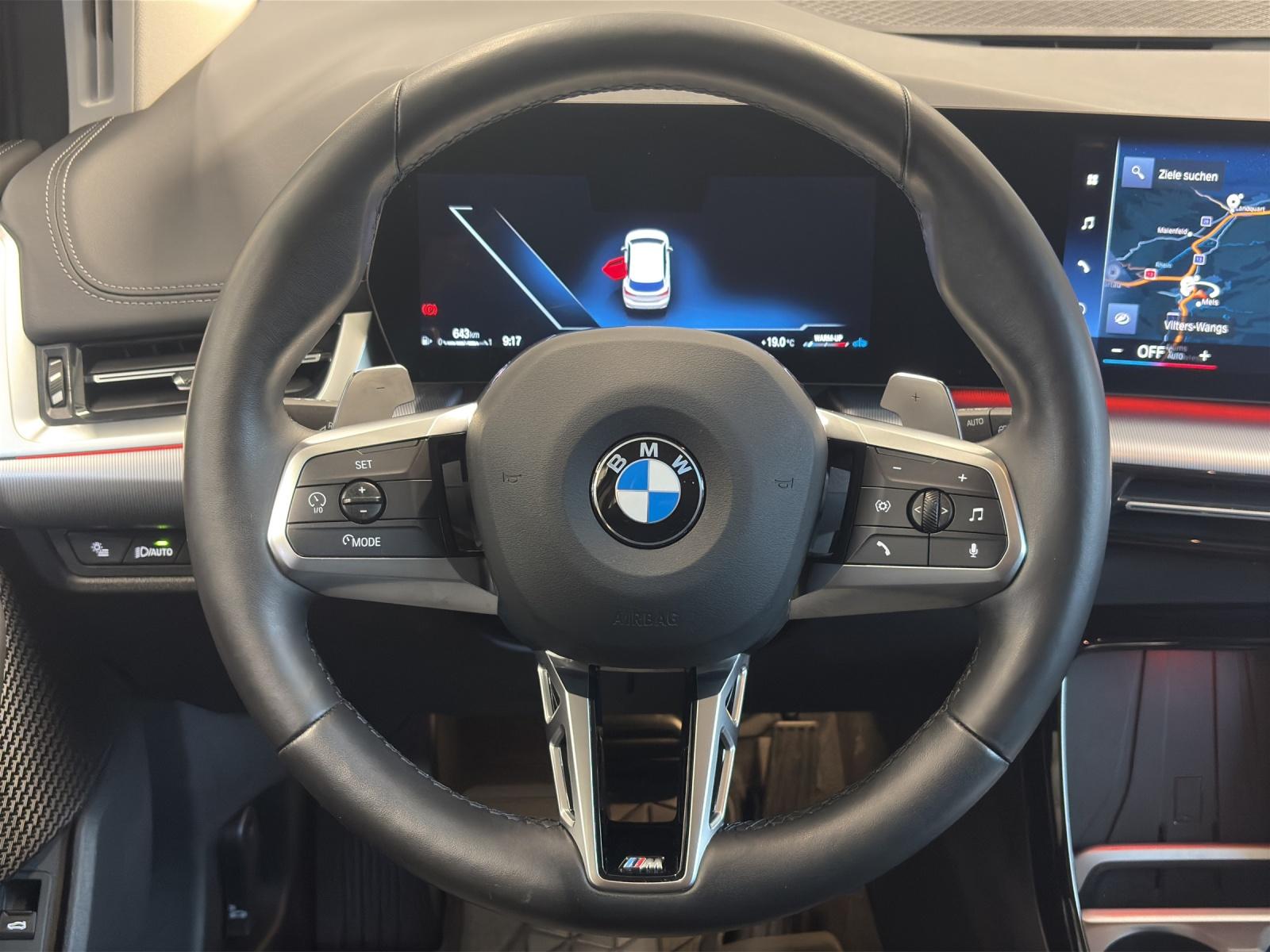 BMW 218i Active Tourer-image-9