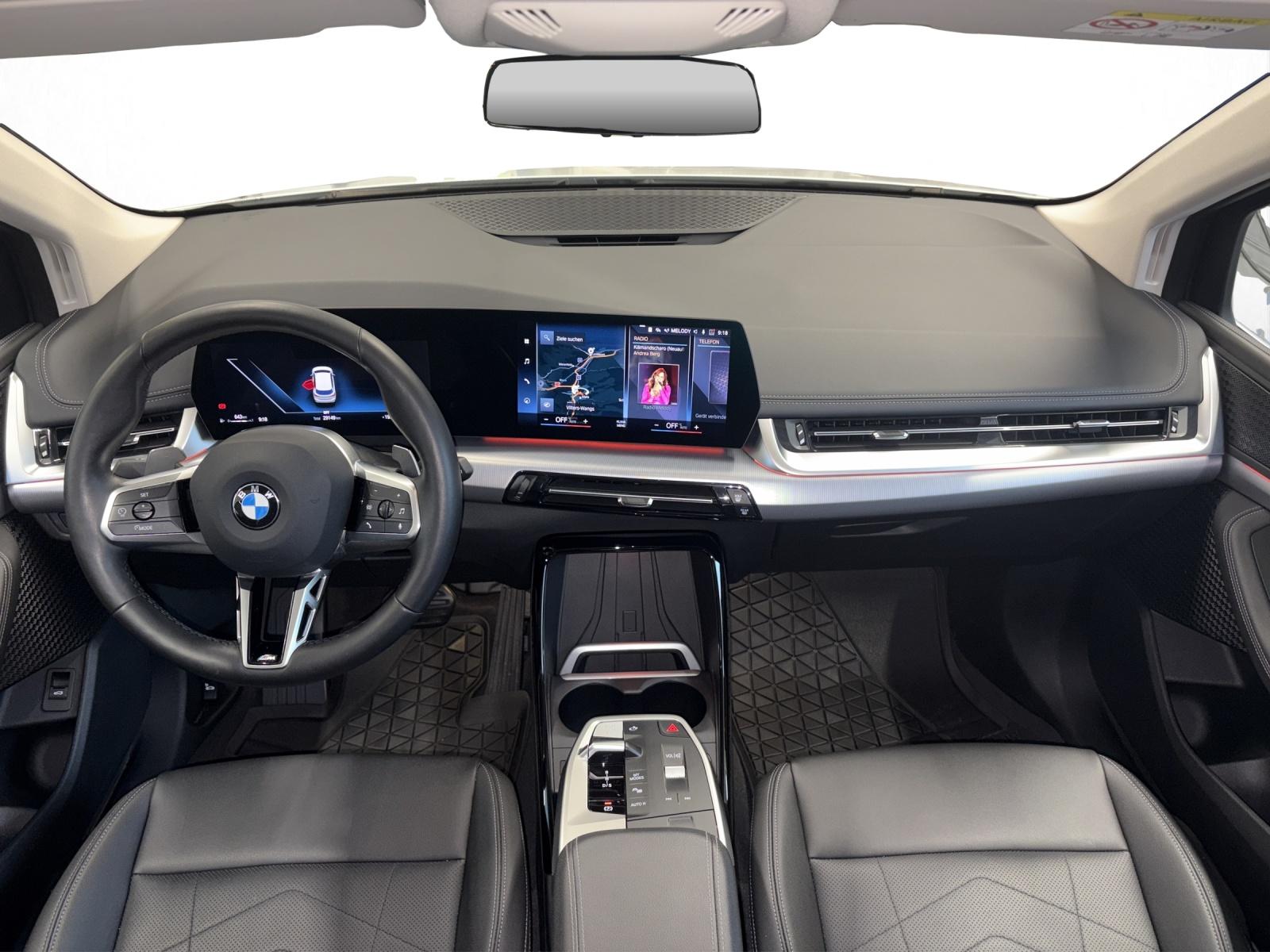 BMW 218i Active Tourer-image-11