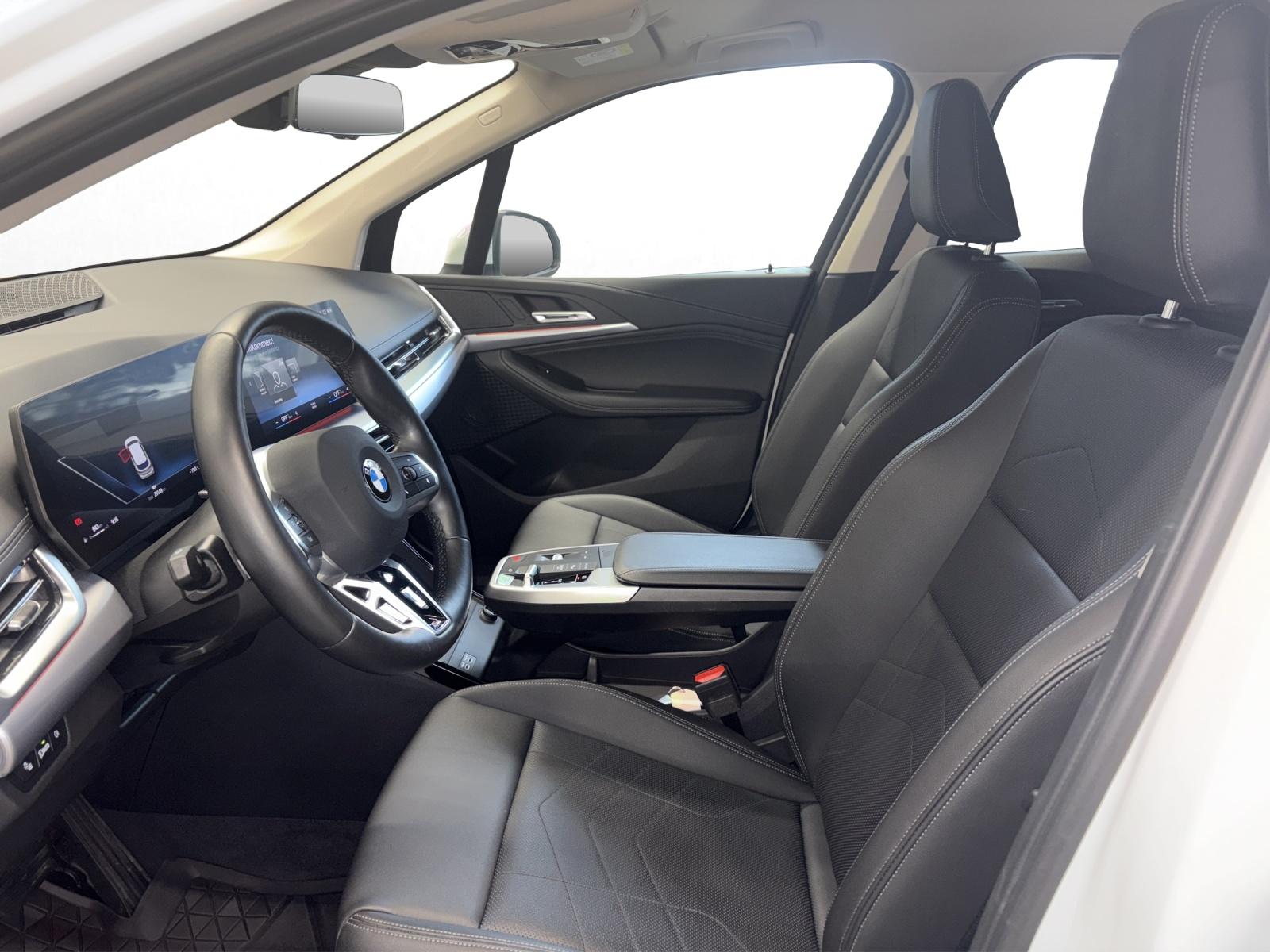 BMW 218i Active Tourer-image-8