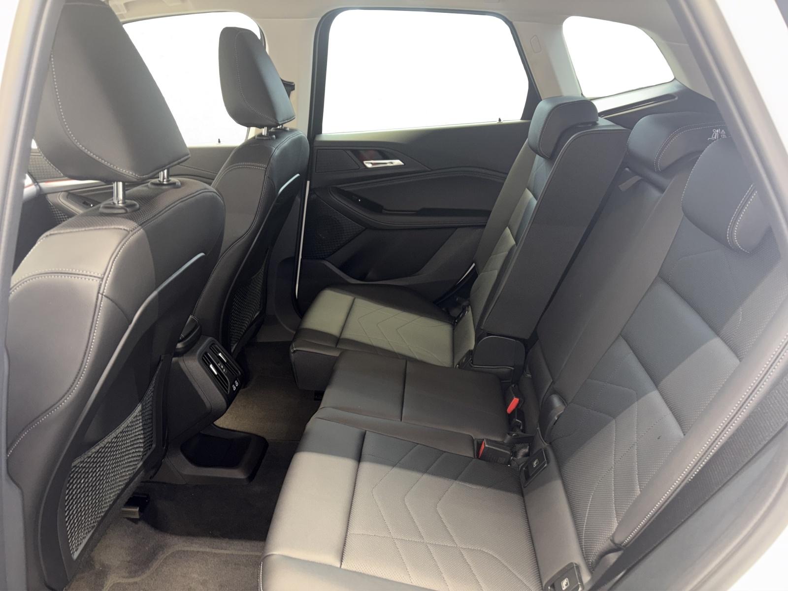 BMW 218i Active Tourer-image-13
