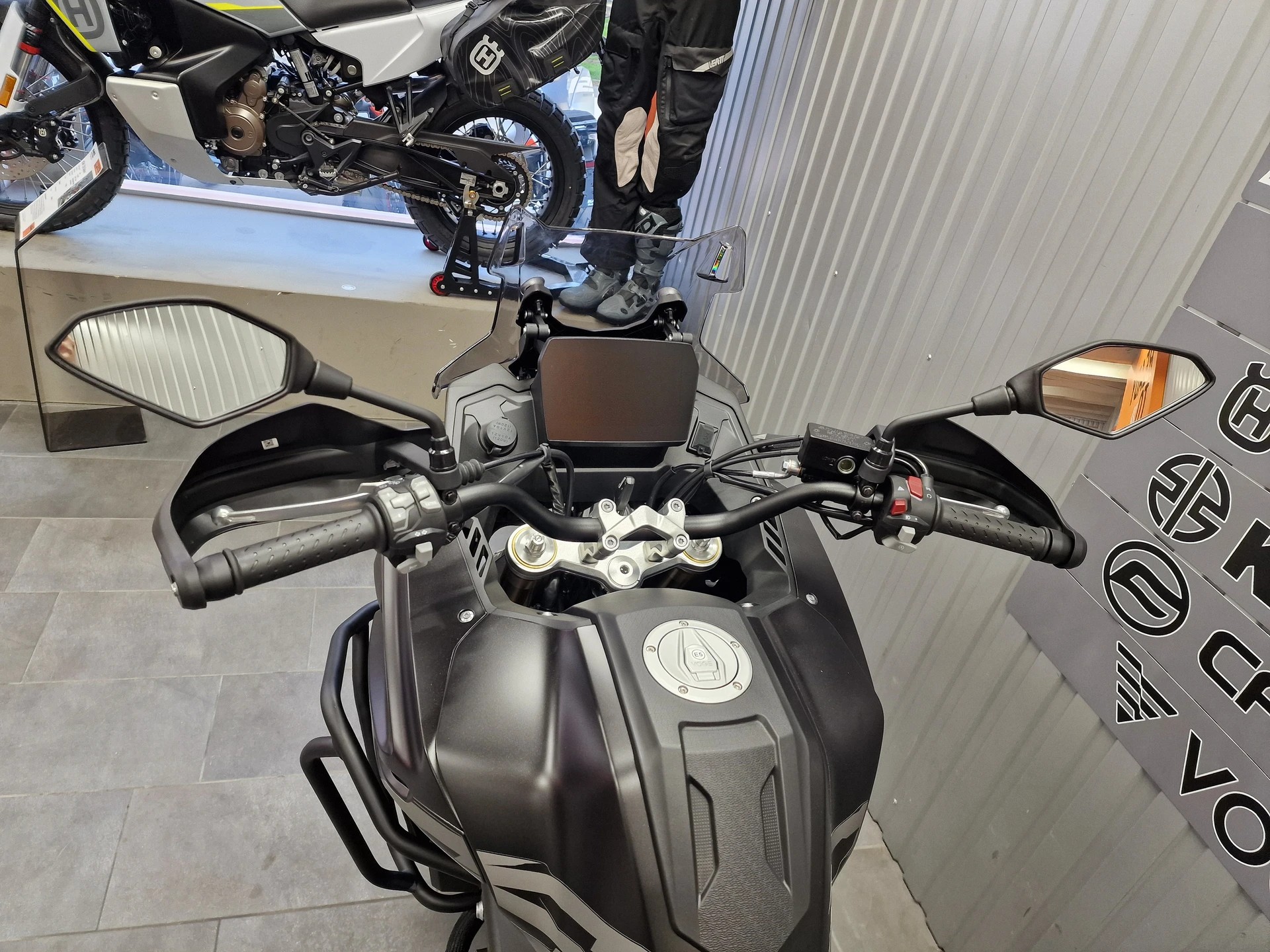 VOGE 625 DSX-image-7