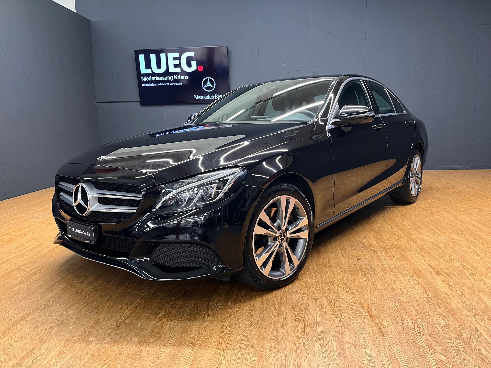 MERCEDES-BENZ C 250 d 4M - Swiss-Star / COMAND / LED / Memory / 360 Grad Kamera