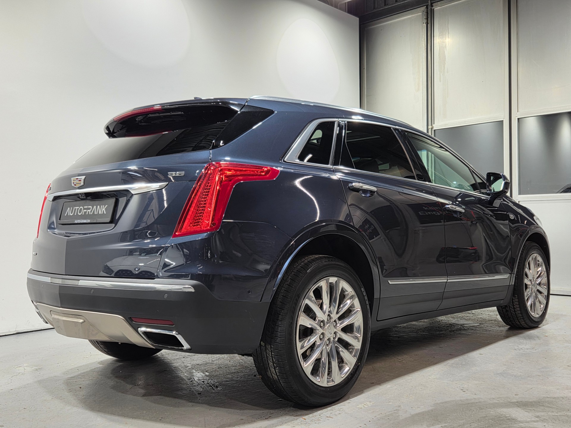 CADILLAC XT5 3.6 V6 Platinum AWD-showroom-element-2