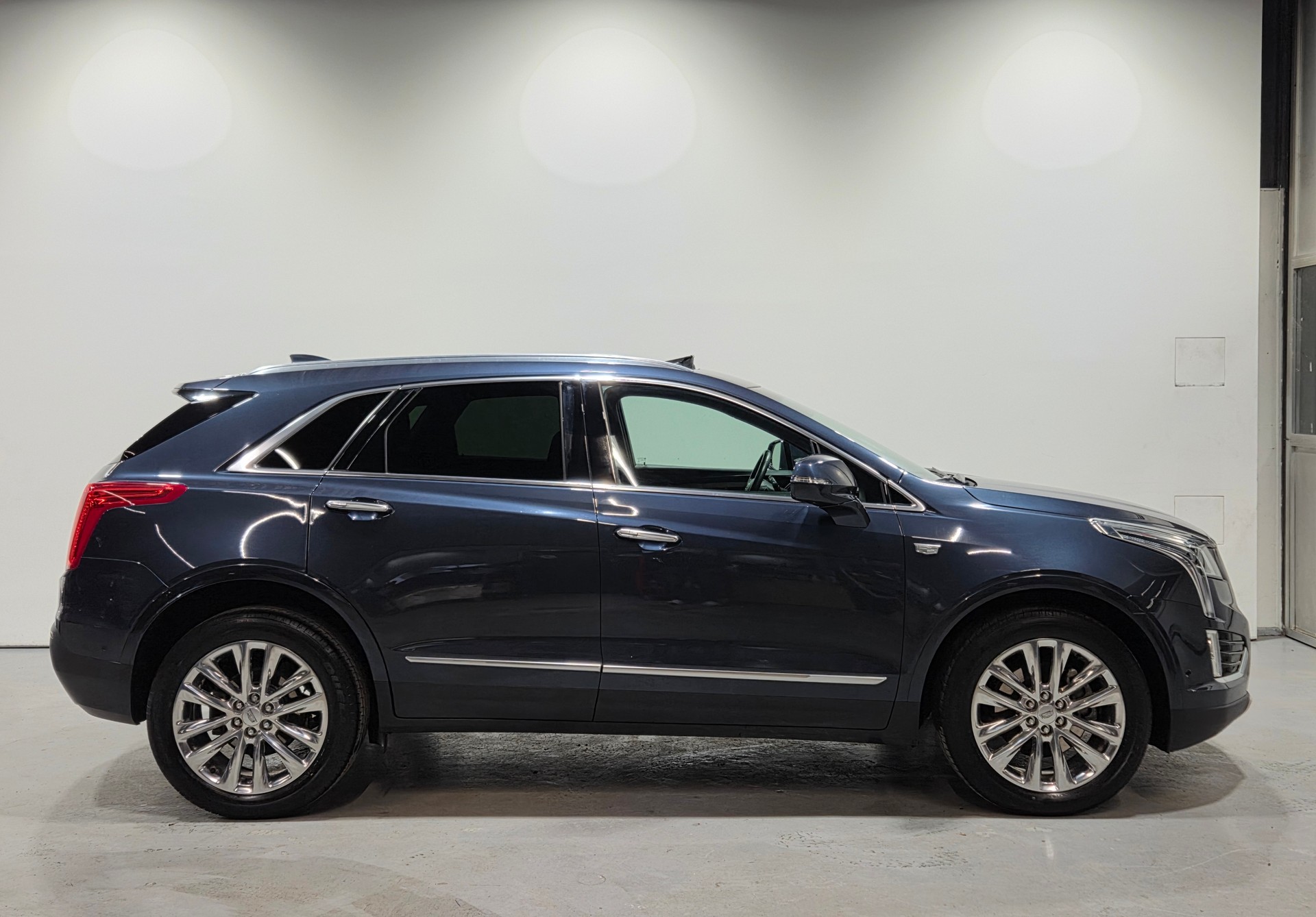 CADILLAC XT5 3.6 V6 Platinum AWD-showroom-element-1