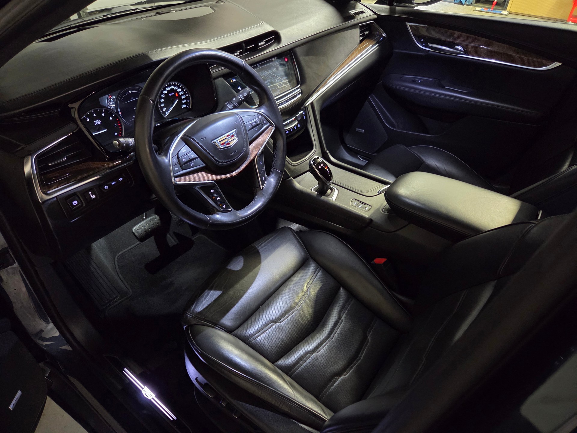 CADILLAC XT5 3.6 V6 Platinum AWD-showroom-element-3