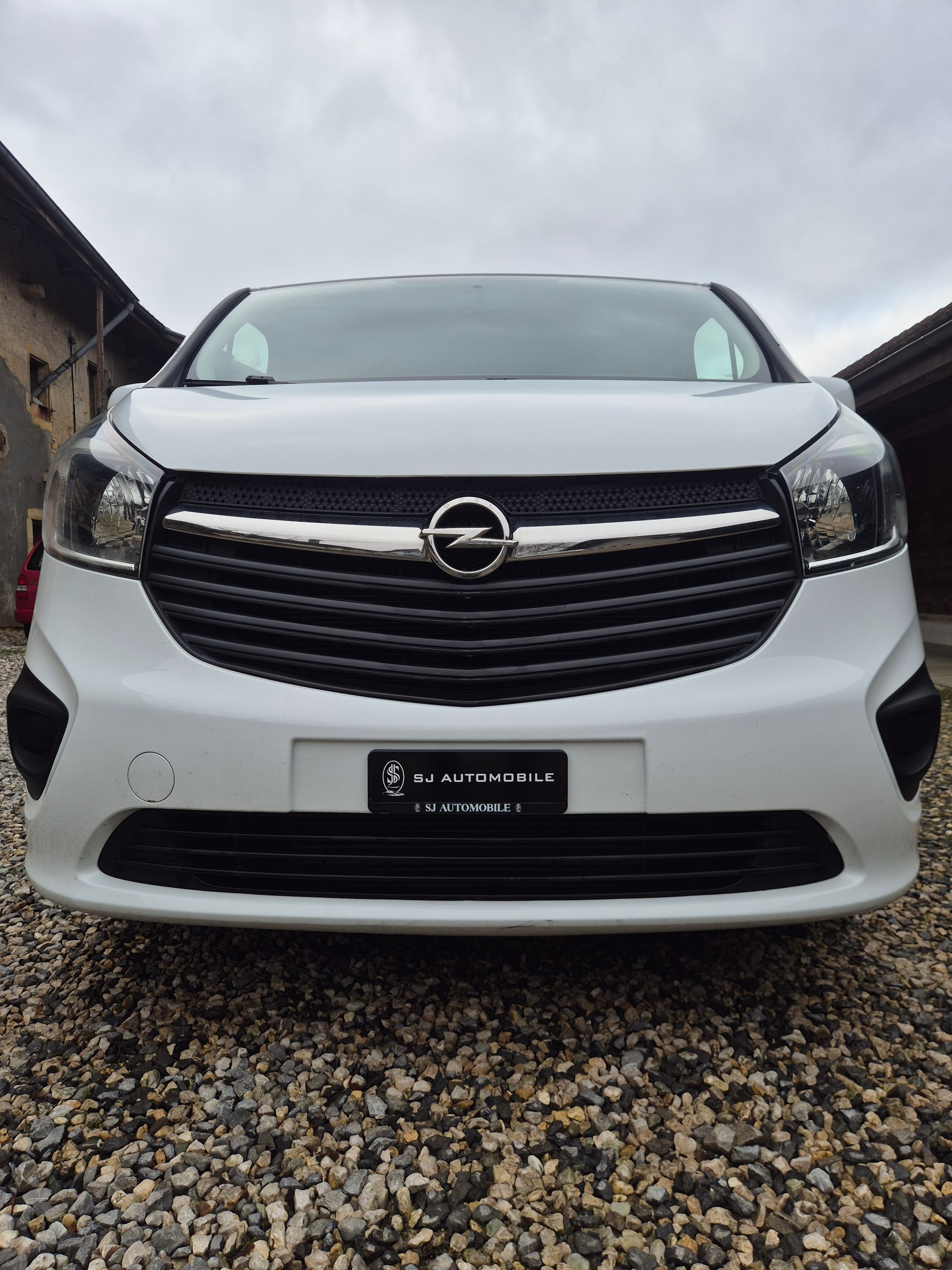 OPEL VIVARO-image-6