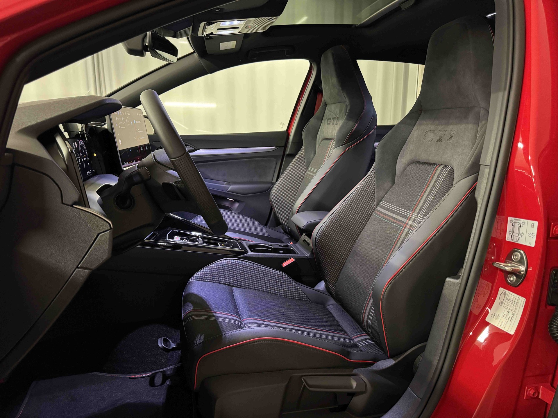 VW Golf 2.0 TSI GTI Edition 50 DSG-image-10