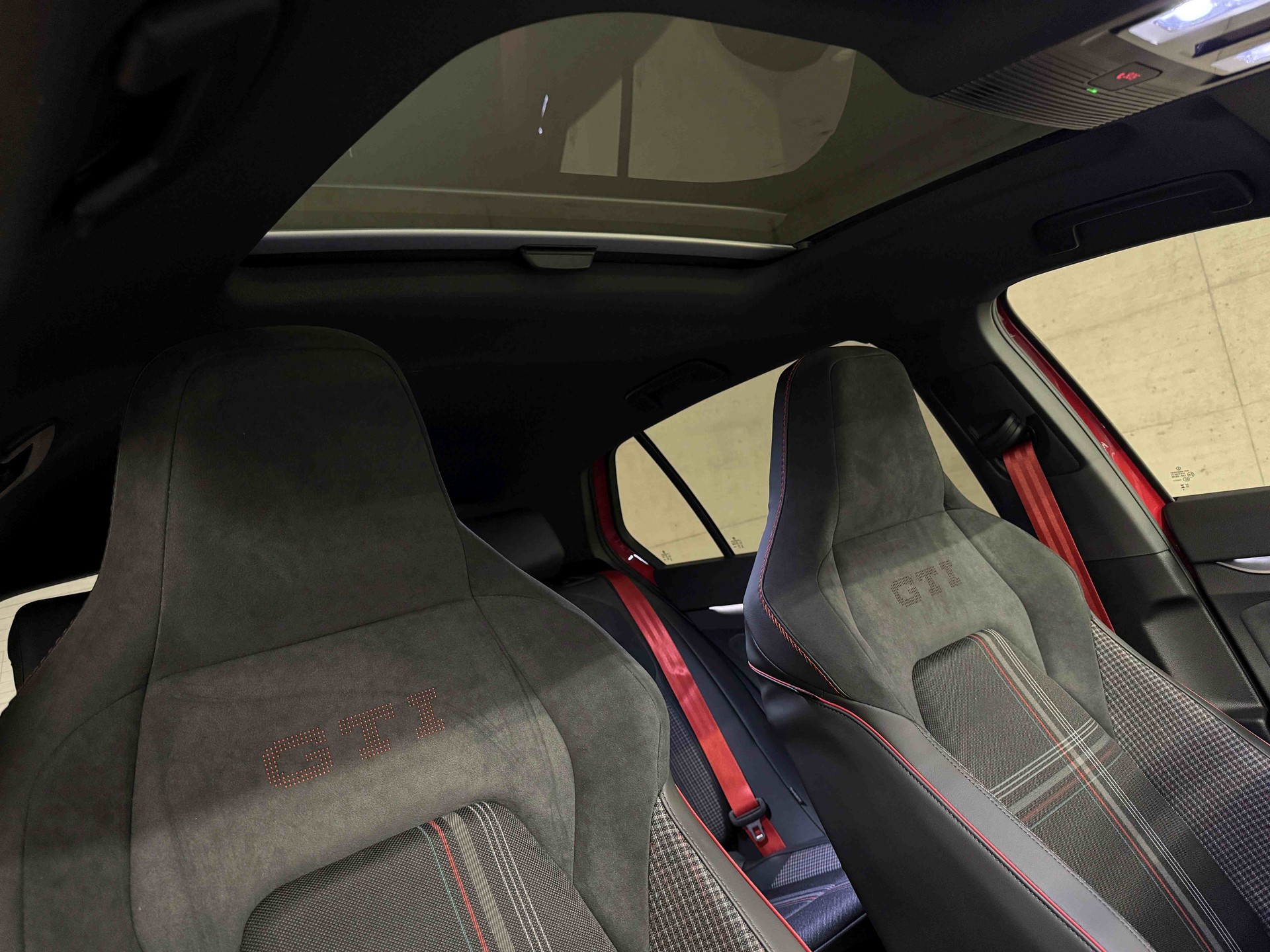 VW Golf 2.0 TSI GTI Edition 50 DSG-image-15