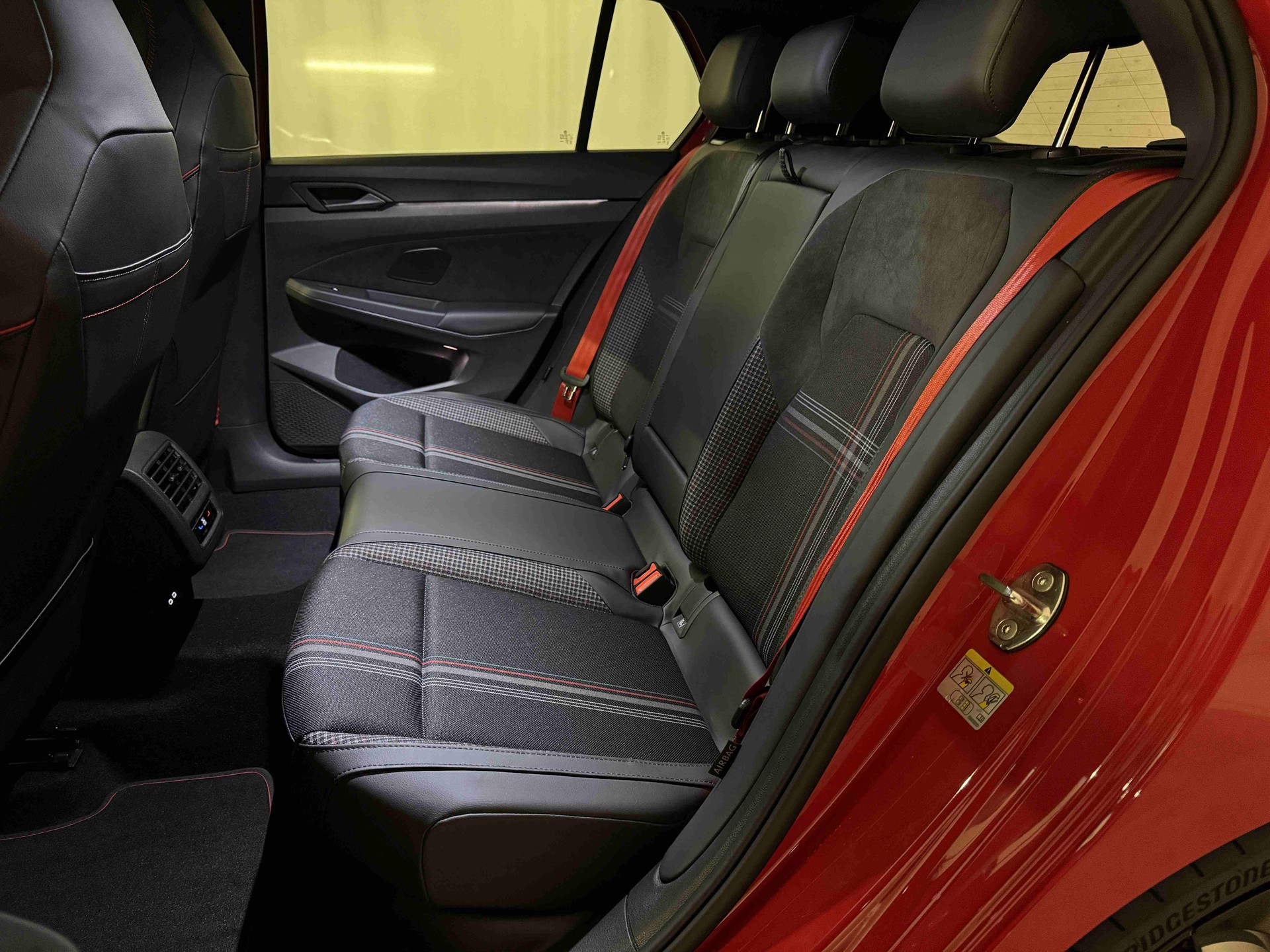 VW Golf 2.0 TSI GTI Edition 50 DSG-image-13