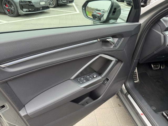 AUDI Q3 35 TFSI S line Attraction S-tronic-image-10