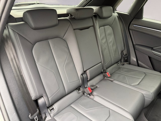 AUDI Q3 35 TFSI S line Attraction S-tronic-image-17