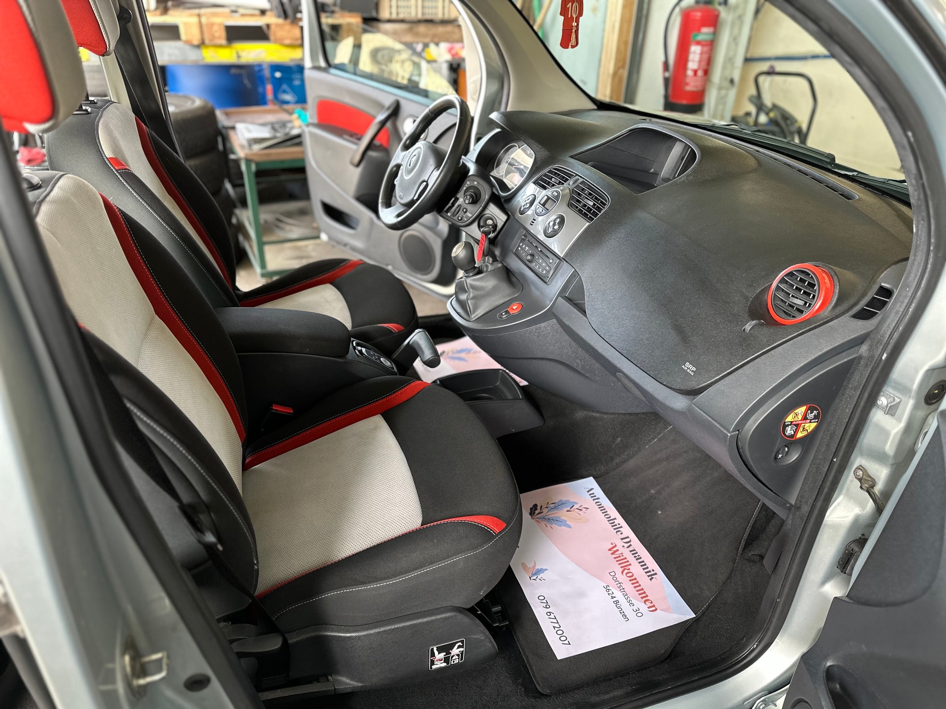 RENAULT Kangoo 1.5 dCi Happy Family-image-11