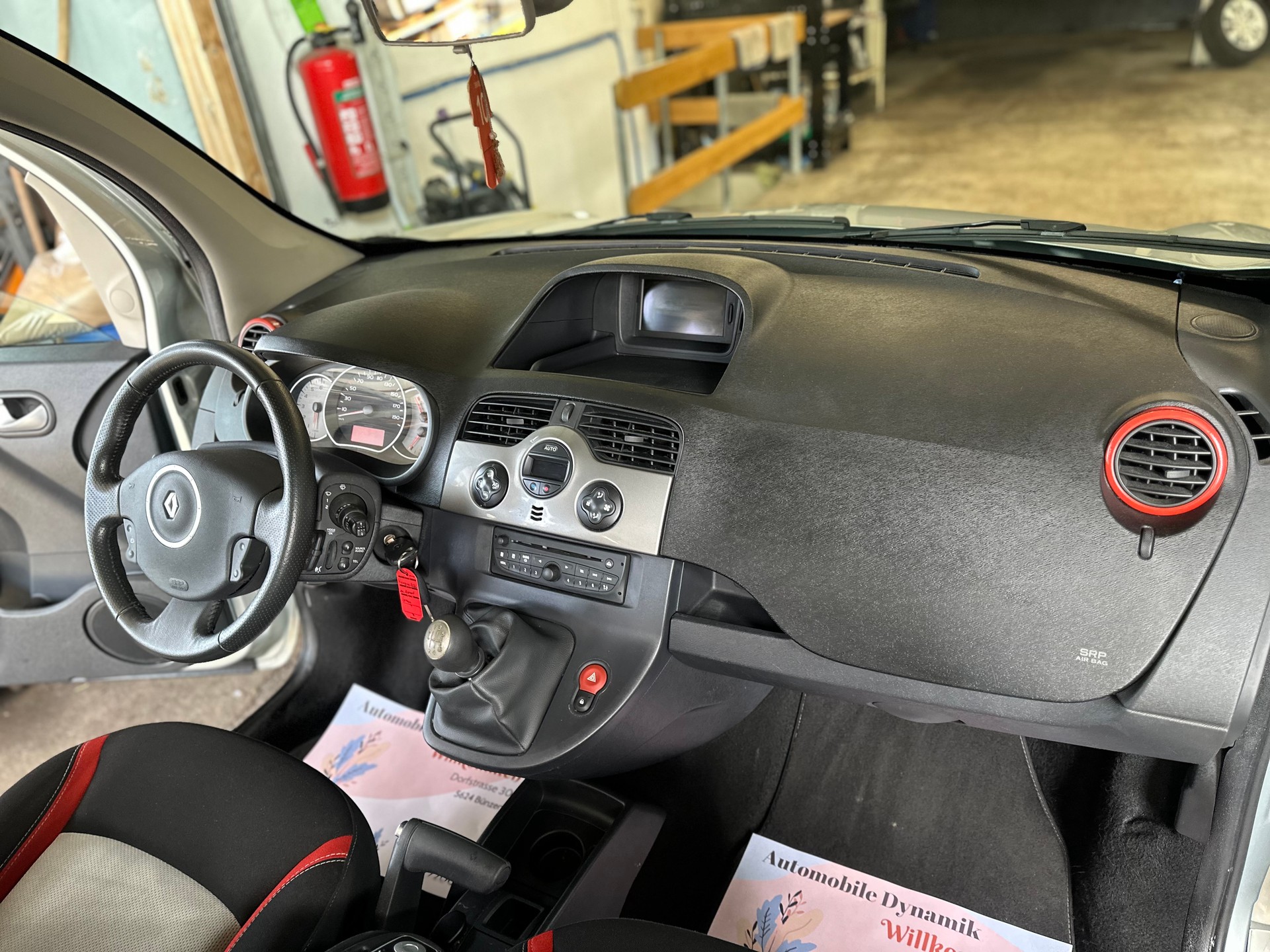 RENAULT Kangoo 1.5 dCi Happy Family-image-12