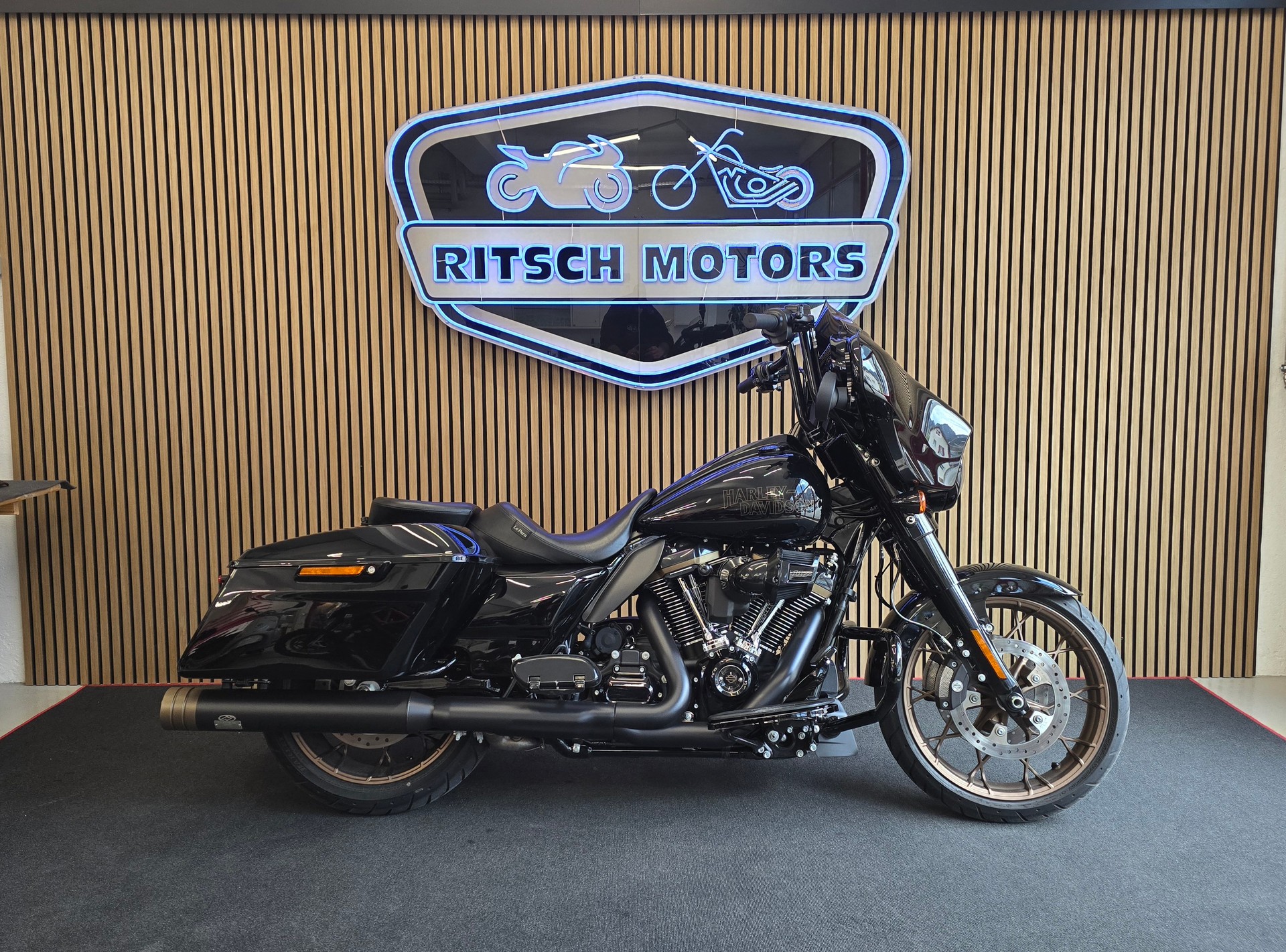 HARLEY-DAVIDSON Street Glide ST