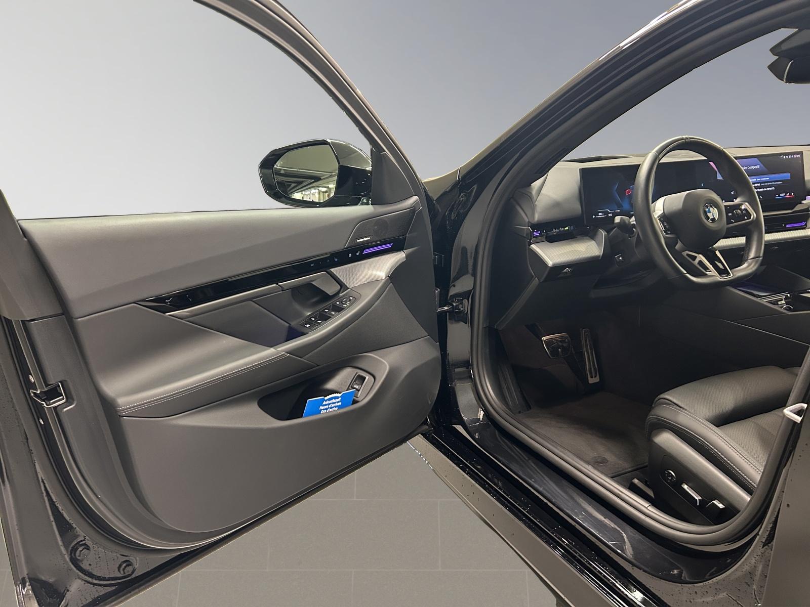 BMW 520d xDrive Touring-image-11