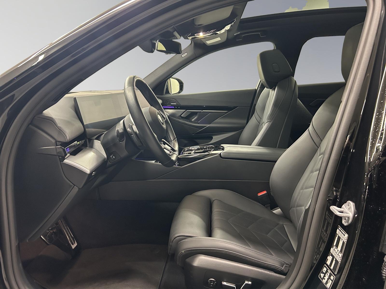 BMW 520d xDrive Touring-image-10