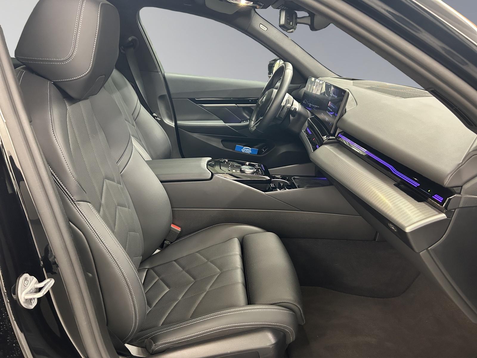BMW 520d xDrive Touring-image-14