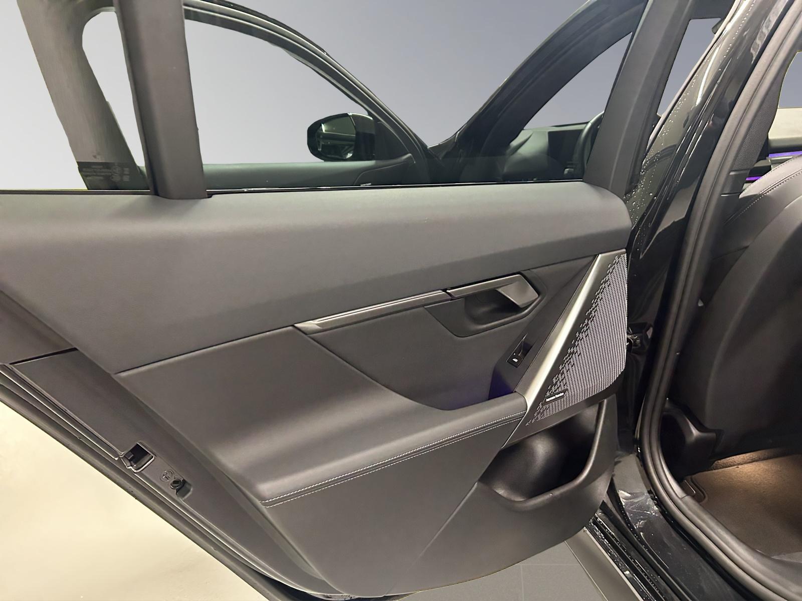 BMW 520d xDrive Touring-image-12