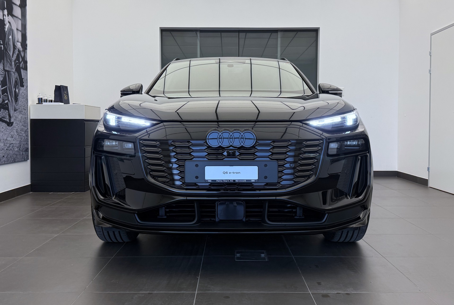 AUDI Q6 e-tron quattro-image-1