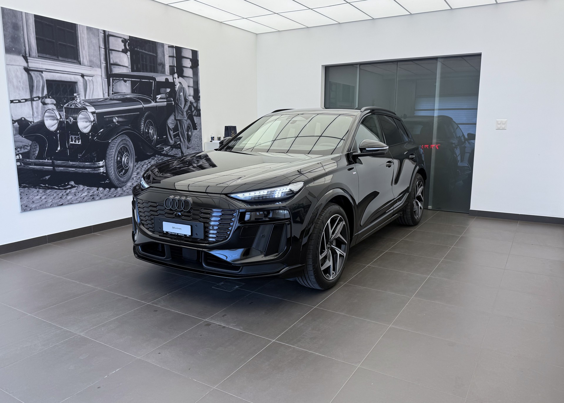 AUDI Q6 e-tron quattro-image-0