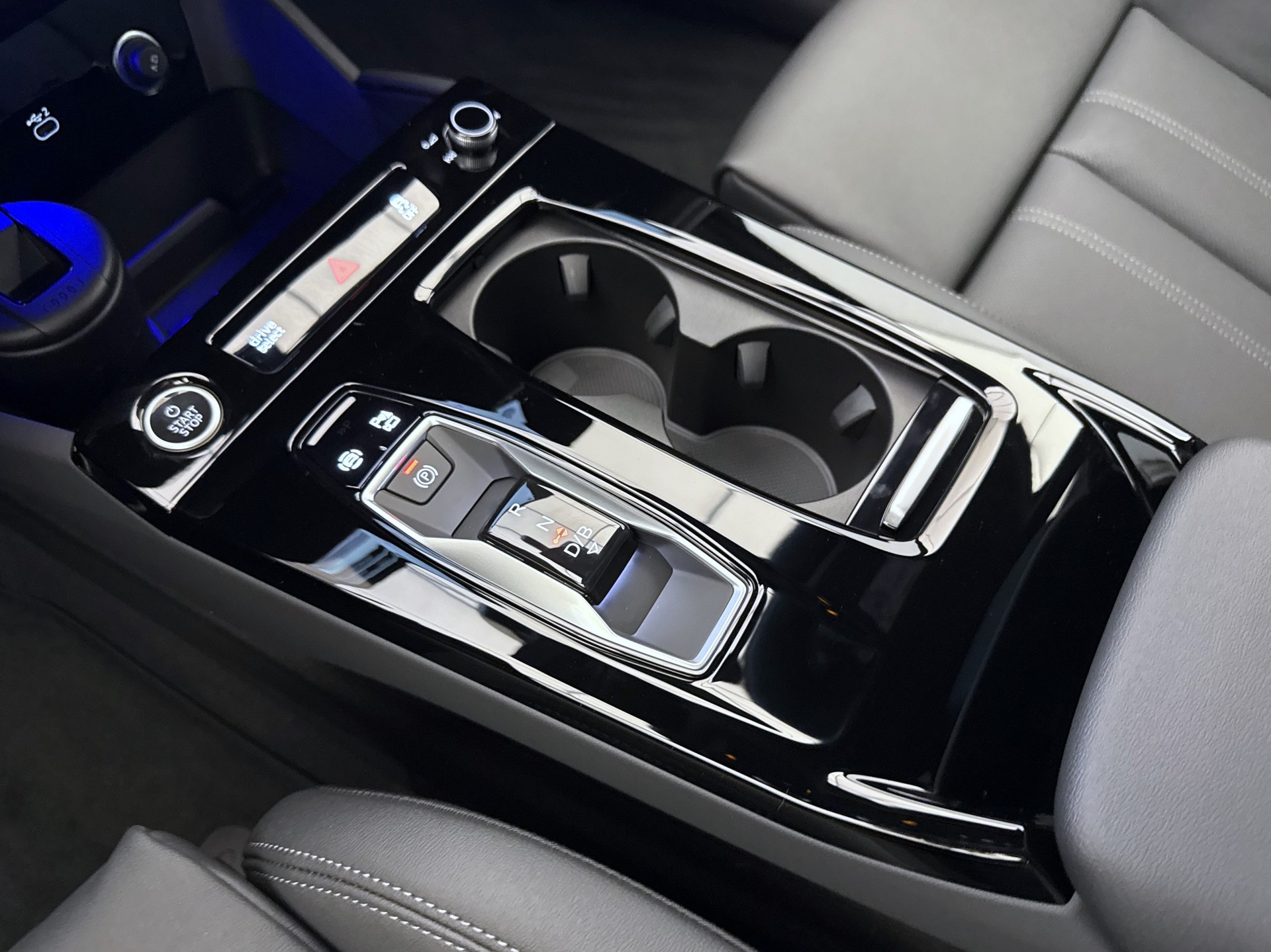 AUDI Q6 e-tron quattro-image-10
