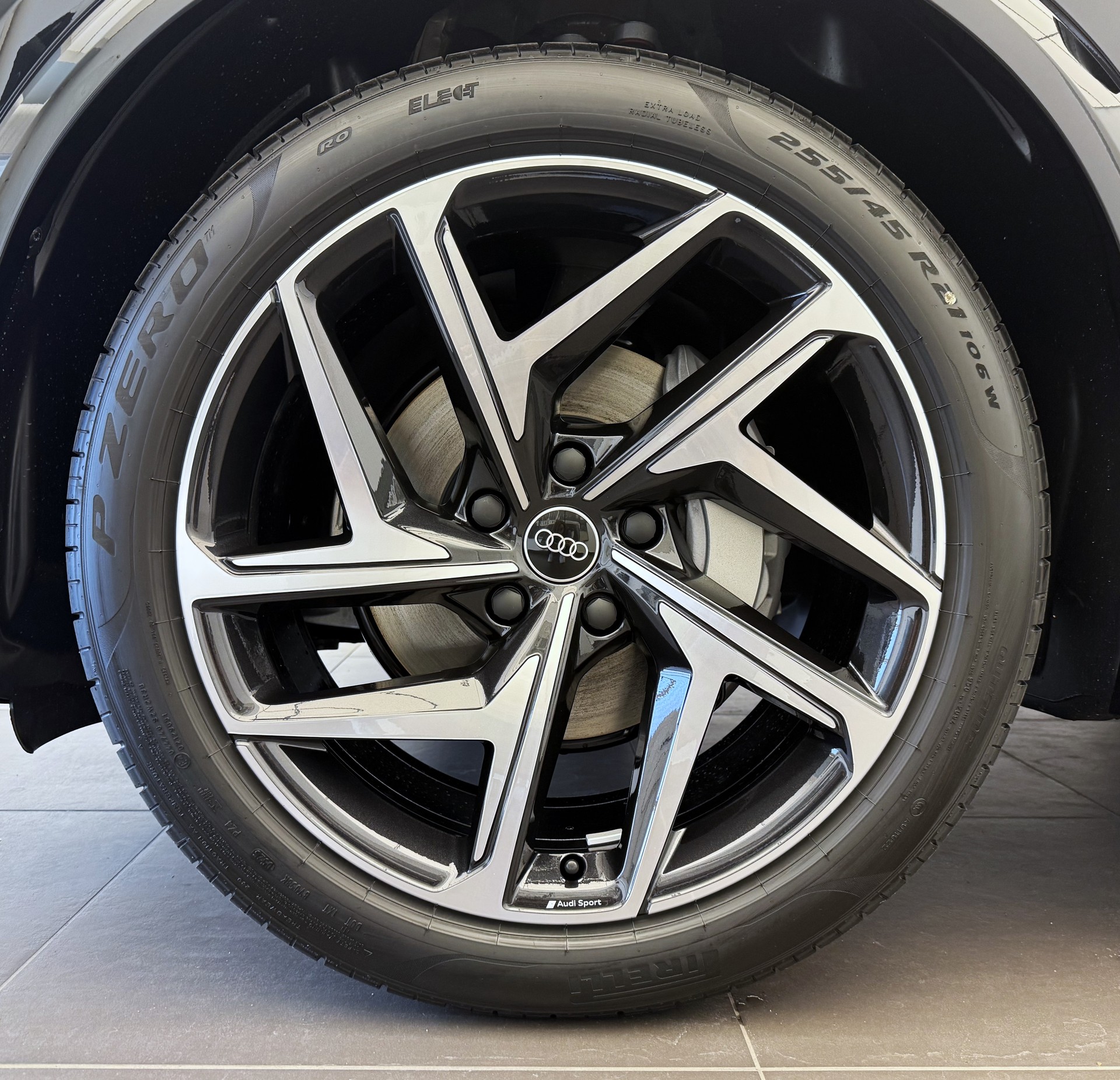 AUDI Q6 e-tron quattro-image-2
